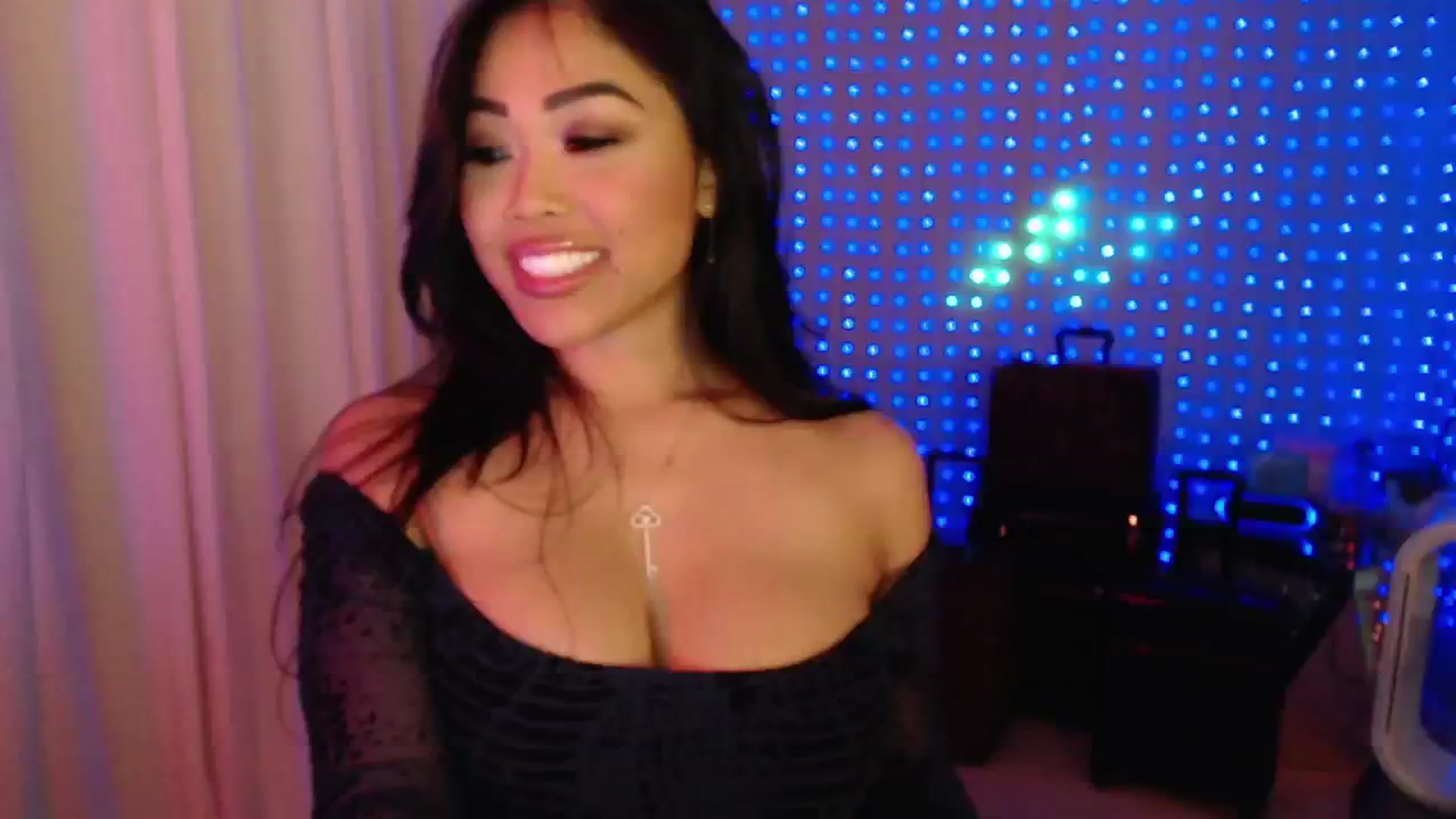Gallery image thumbnail from SinCityVEE's myfreecams stream on, 07/27/2024, 08:39 image 17 of 20