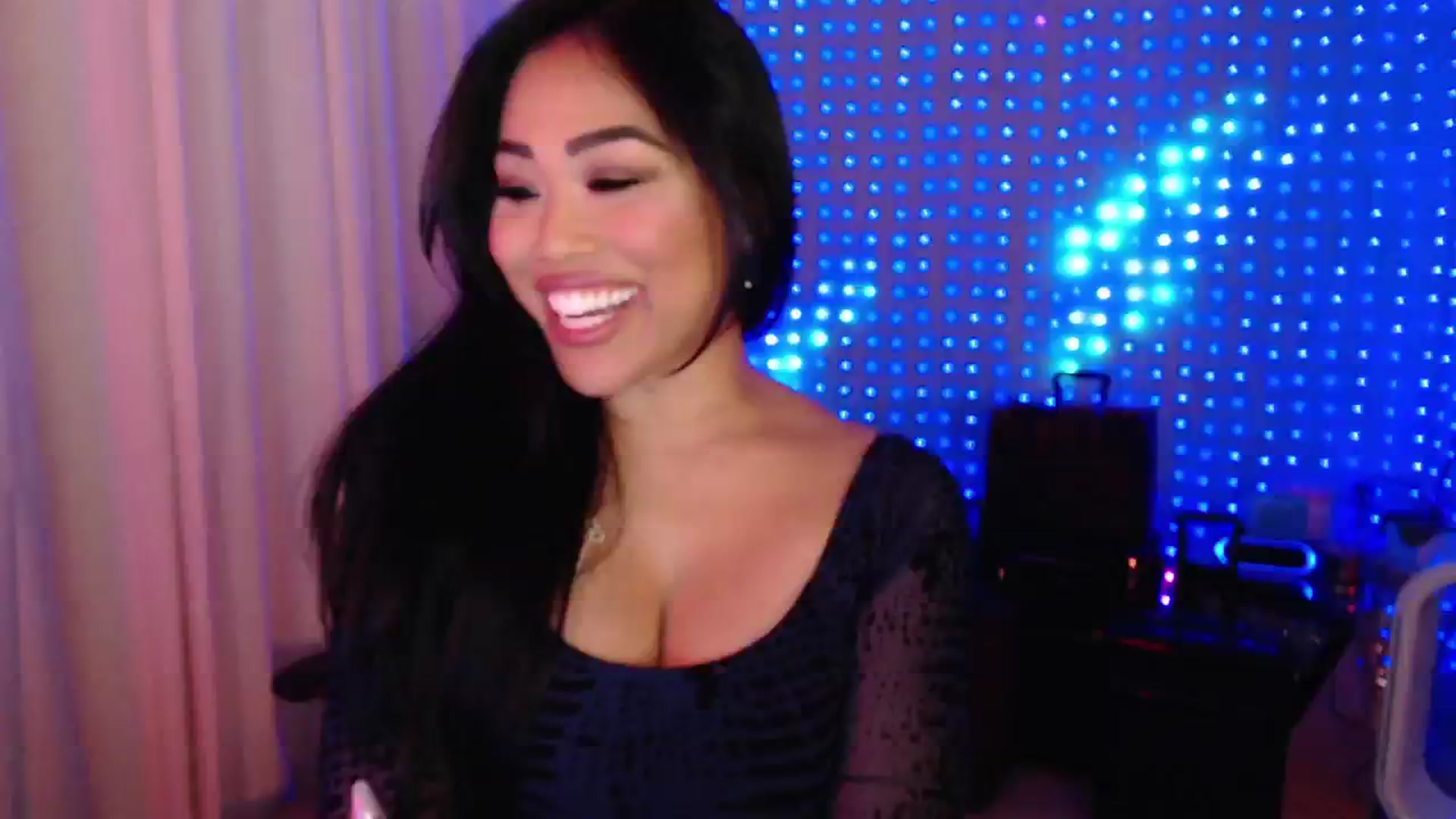 Gallery image thumbnail from SinCityVEE's myfreecams stream on, 07/27/2024, 08:39 image 6 of 20