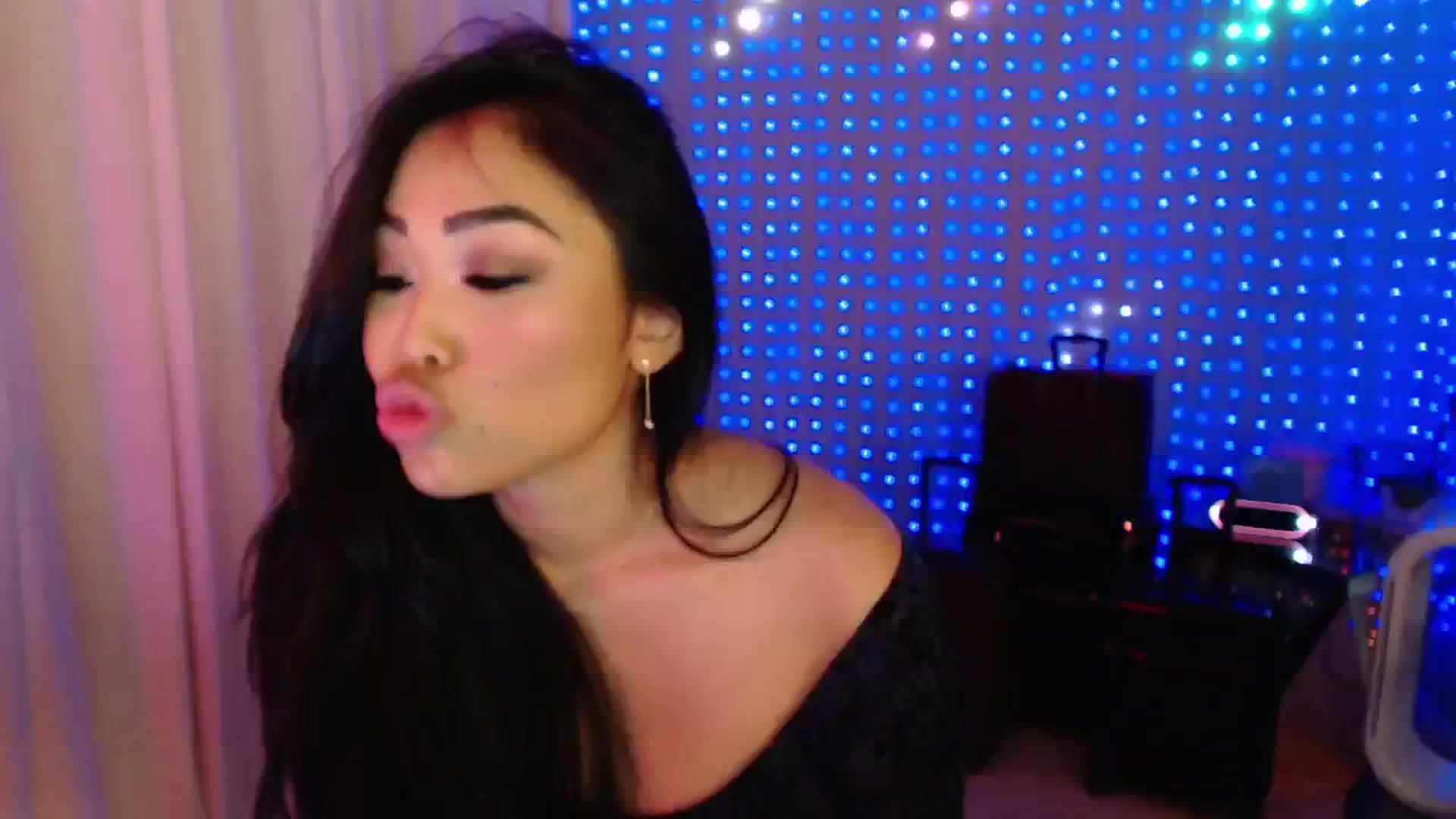 Gallery image thumbnail from SinCityVEE's myfreecams stream on, 07/27/2024, 08:39 image 19 of 20