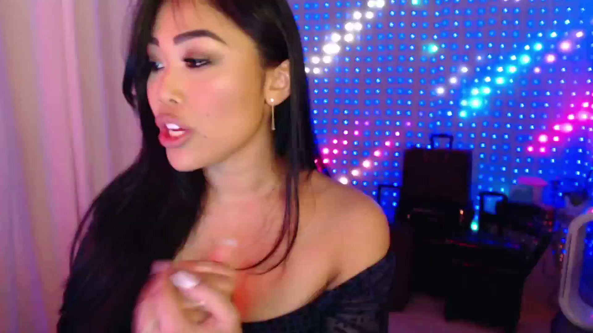 Gallery image thumbnail from SinCityVEE's myfreecams stream on, 07/27/2024, 08:39 image 14 of 20