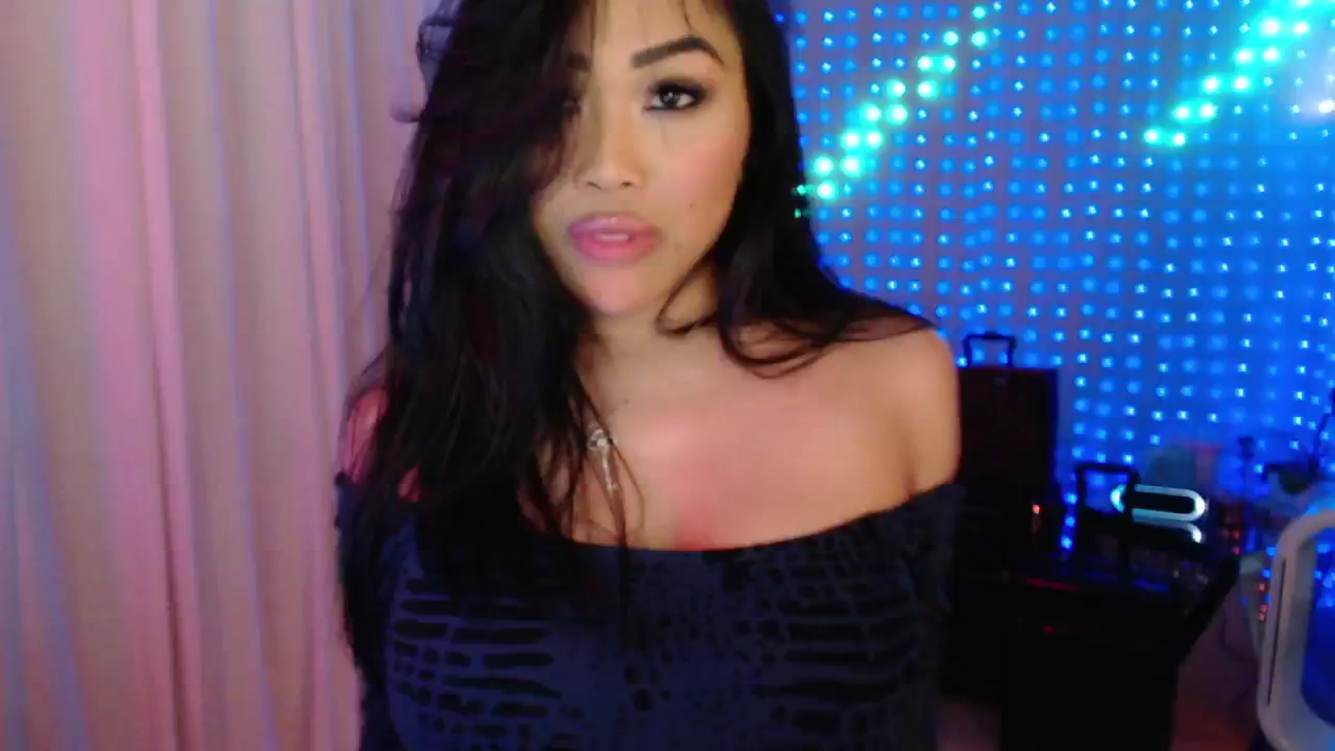 Gallery image thumbnail from SinCityVEE's myfreecams stream on, 07/27/2024, 08:39 image 18 of 20