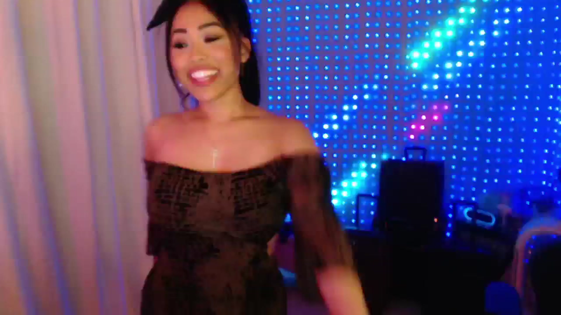 Gallery image thumbnail from SinCityVEE's myfreecams stream on, 07/30/2024, 08:57 image 11 of 20
