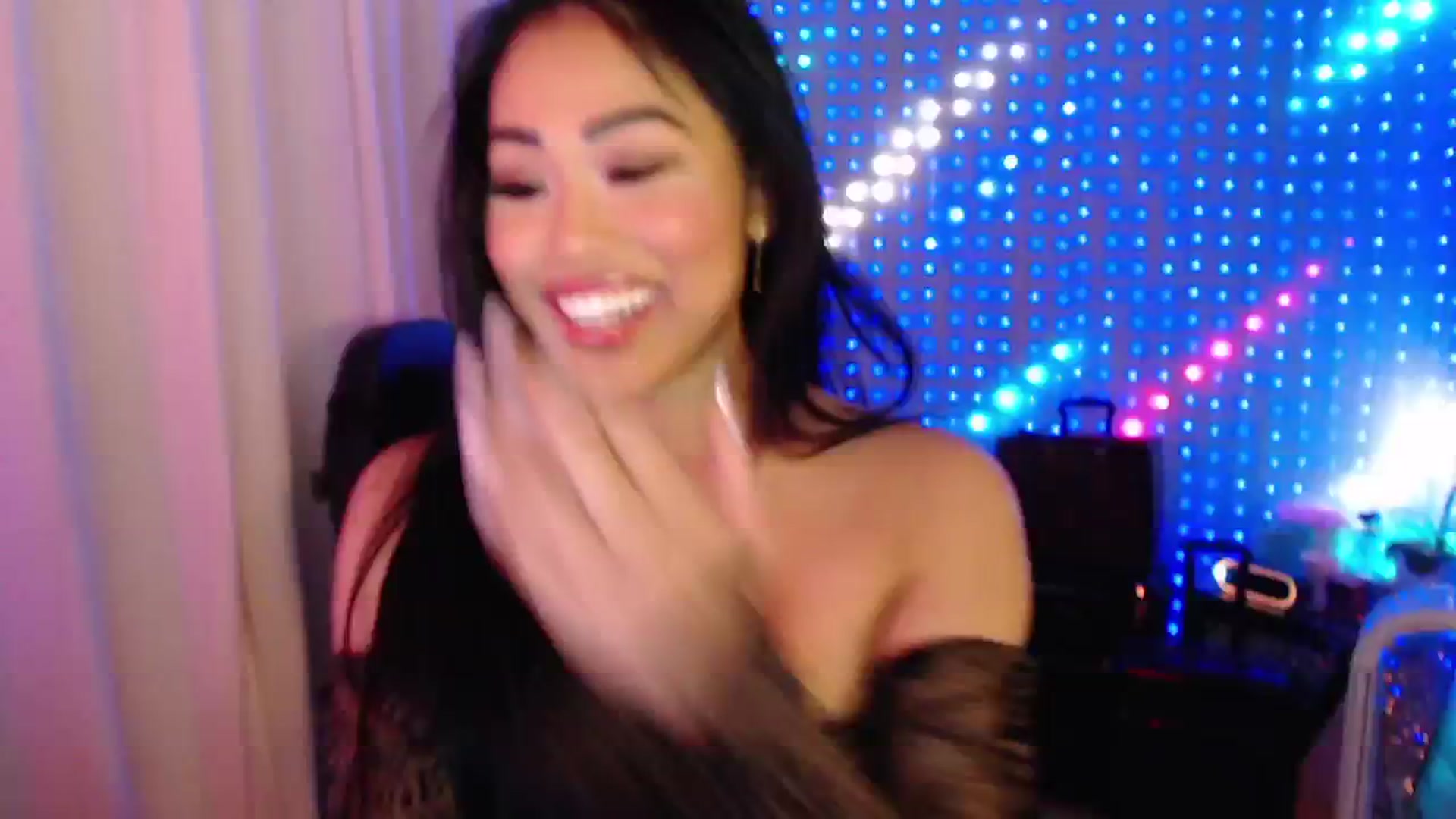 Gallery image thumbnail from SinCityVEE's myfreecams stream on, 07/30/2024, 08:57 image 8 of 20
