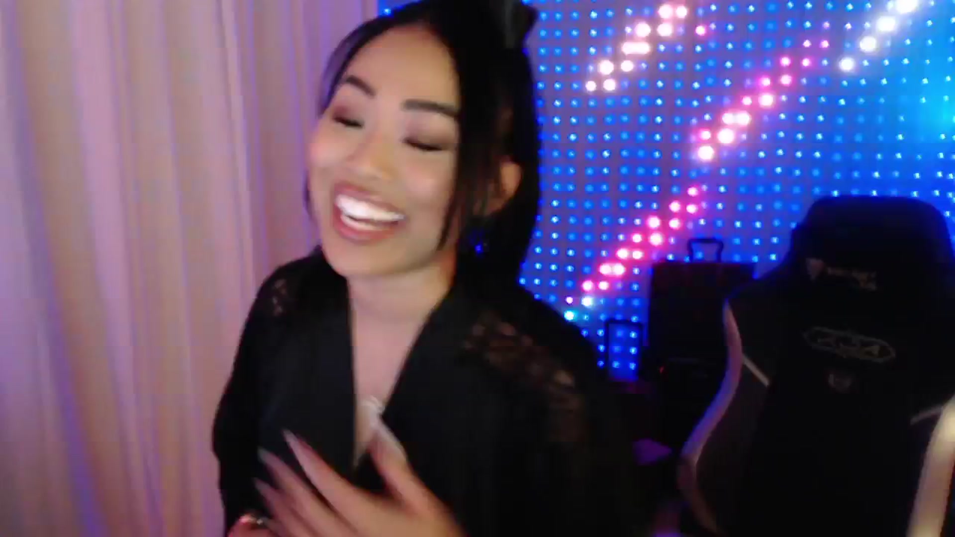Gallery image thumbnail from SinCityVEE's myfreecams stream on, 07/31/2024, 09:25 image 3 of 20