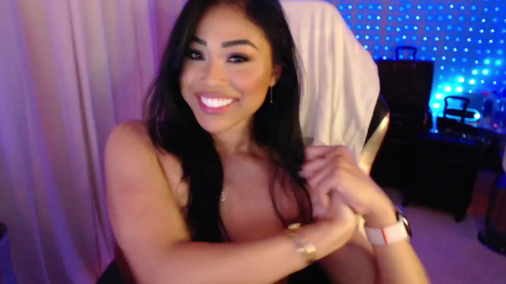 Gallery image thumbnail from SinCityVEE's myfreecams stream on, 08/03/2024, 09:57 image 15 of 20