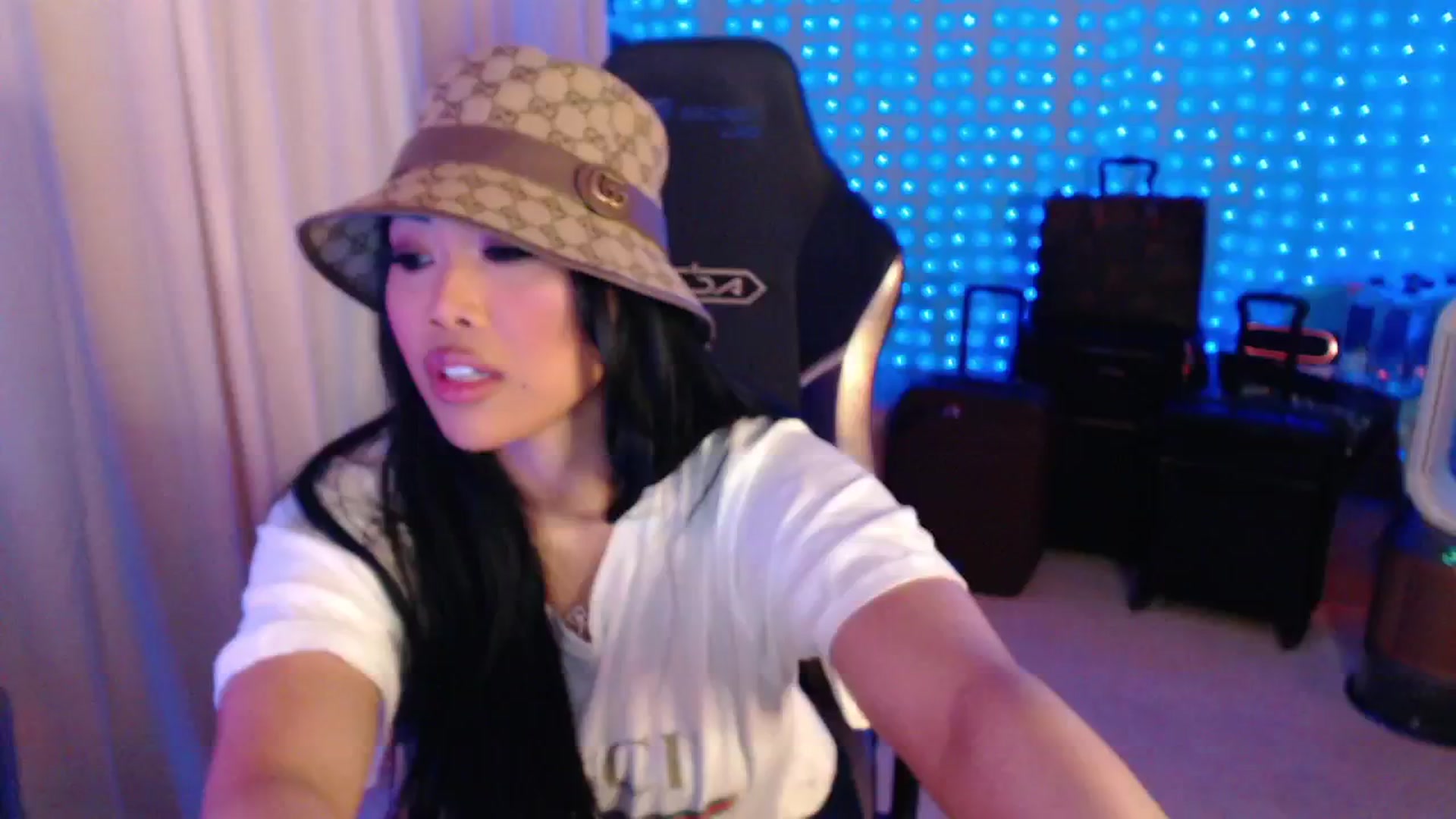 Gallery image thumbnail from SinCityVEE's myfreecams stream on, 08/03/2024, 09:57 image 4 of 20