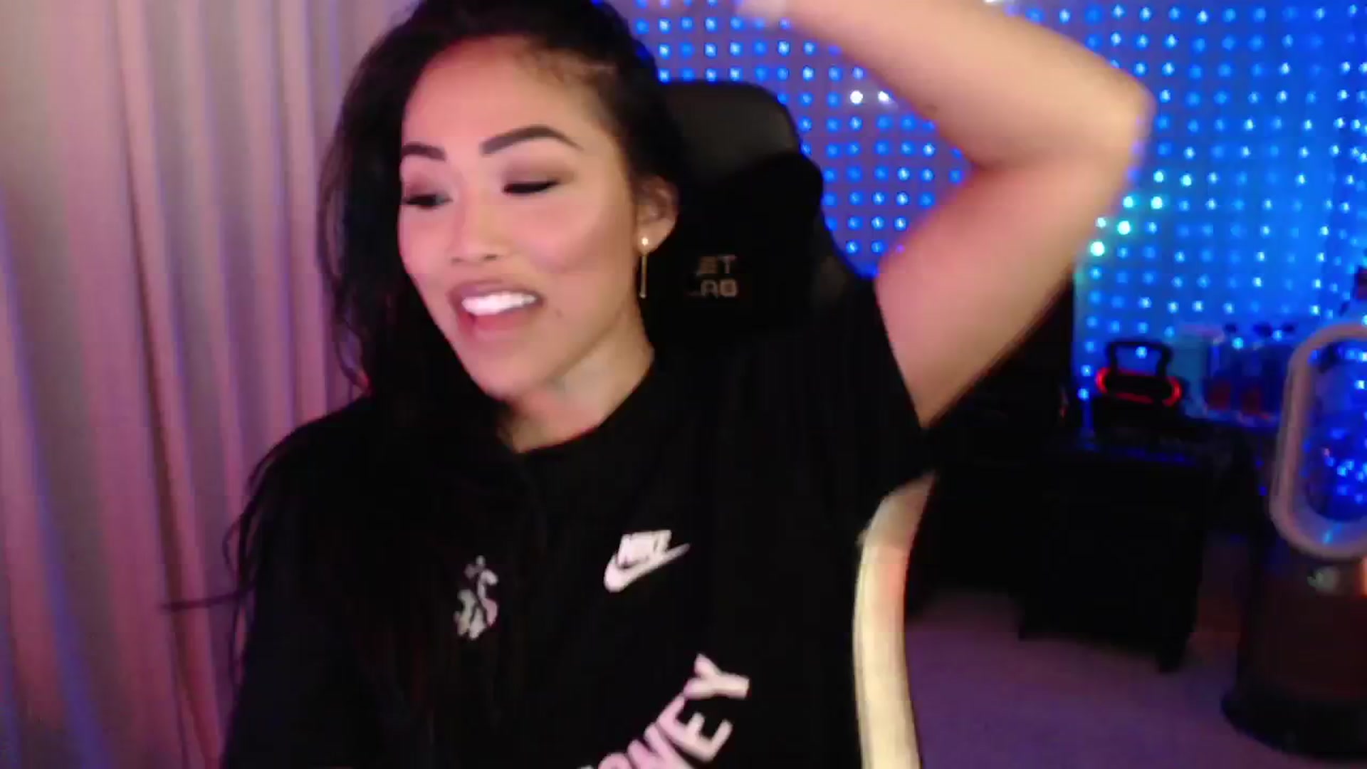 Gallery image thumbnail from SinCityVEE's myfreecams stream on, 08/04/2024, 11:42 image 3 of 20
