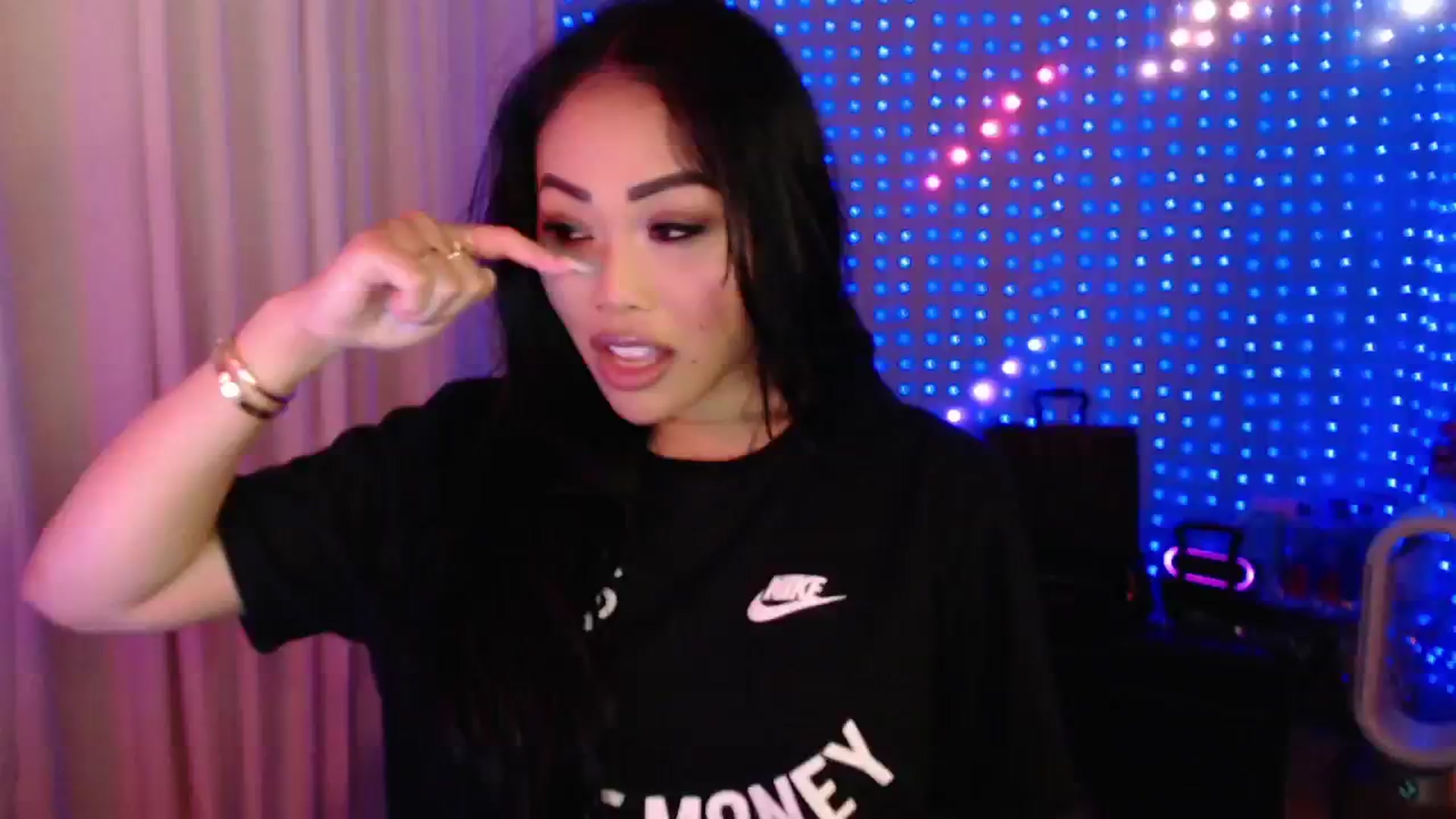 Gallery image thumbnail from SinCityVEE's myfreecams stream on, 08/04/2024, 11:42 image 2 of 20