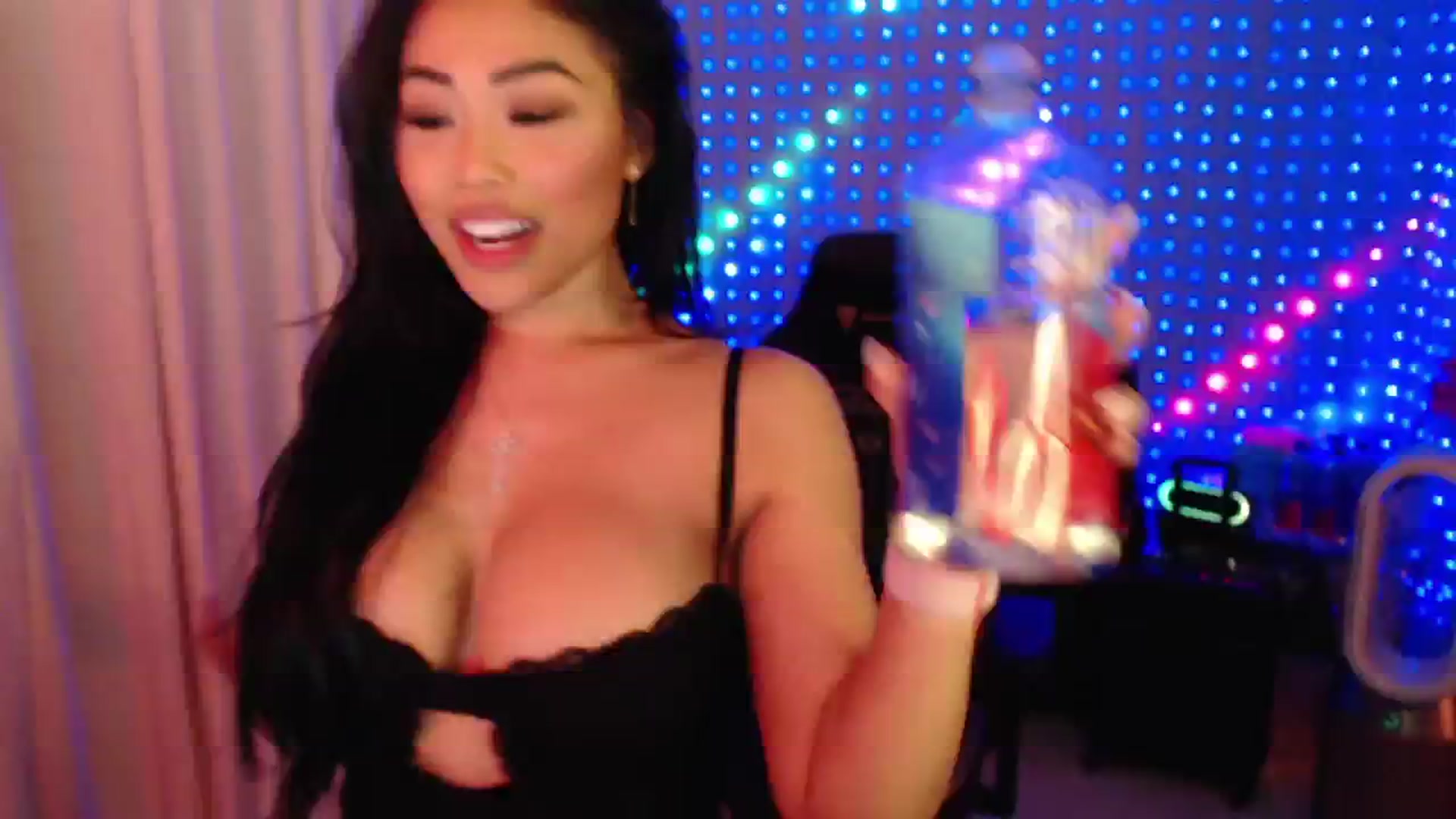 Gallery image thumbnail from SinCityVEE's myfreecams stream on, 08/04/2024, 11:42 image 7 of 20