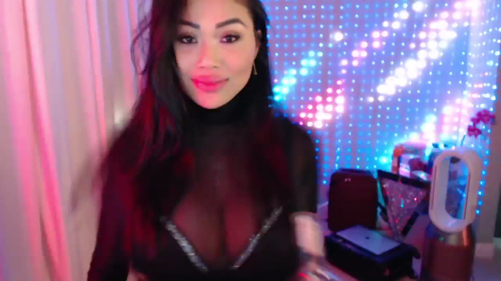 Gallery image thumbnail from SinCityVEE's myfreecams stream on, 08/24/2024, 14:55 image 19 of 20