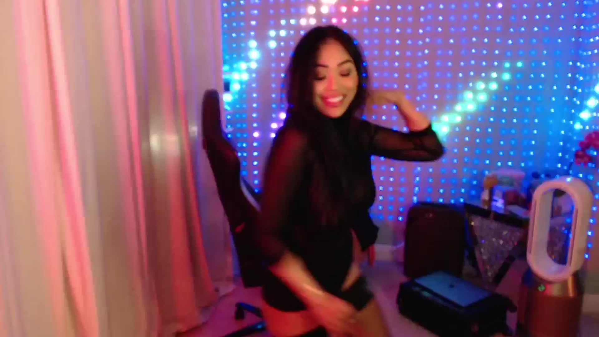 Gallery image thumbnail from SinCityVEE's myfreecams stream on, 08/24/2024, 14:55 image 10 of 20