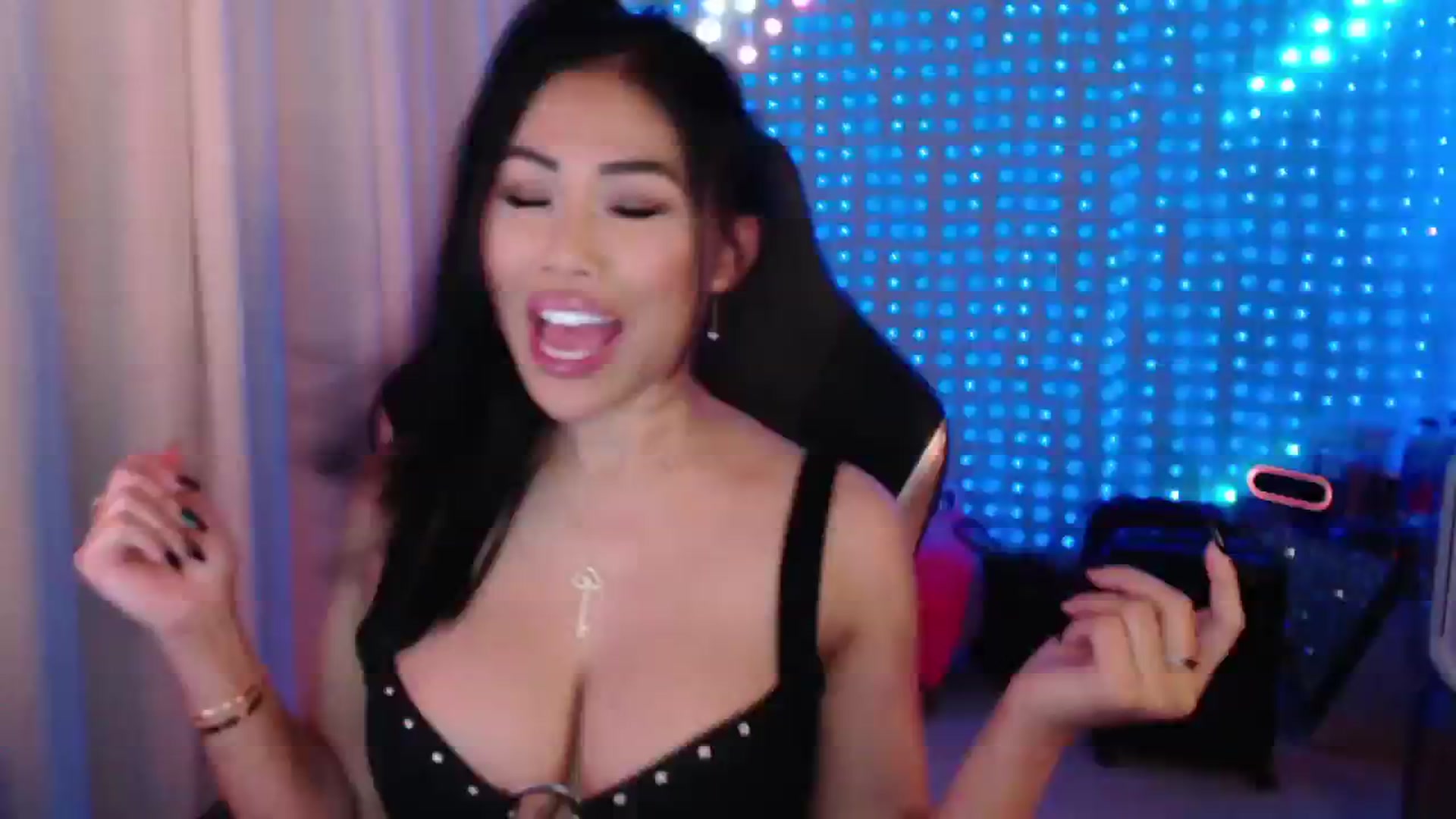 Gallery image thumbnail from SinCityVEE's myfreecams stream on, 09/02/2024, 10:06 image 17 of 20