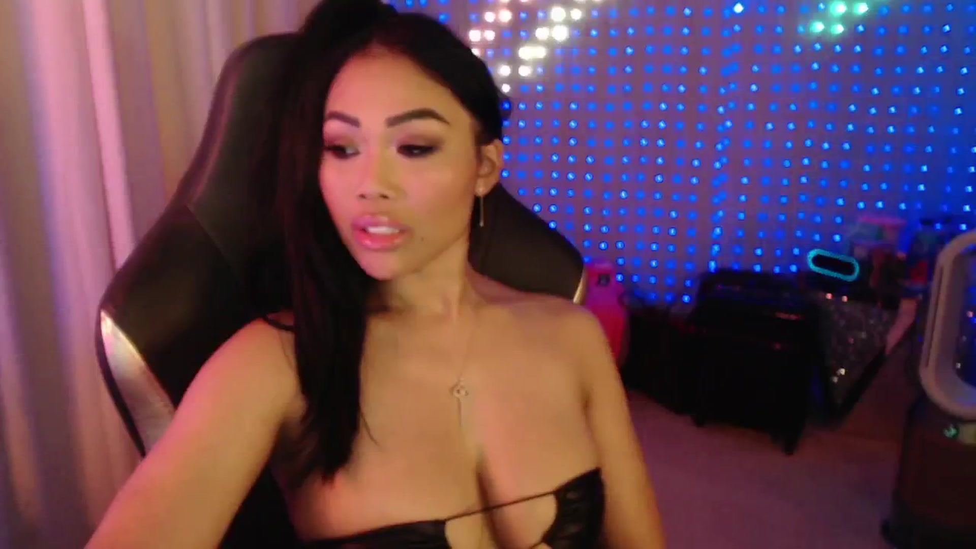 Gallery image thumbnail from SinCityVEE's myfreecams stream on, 09/03/2024, 11:37 image 17 of 20
