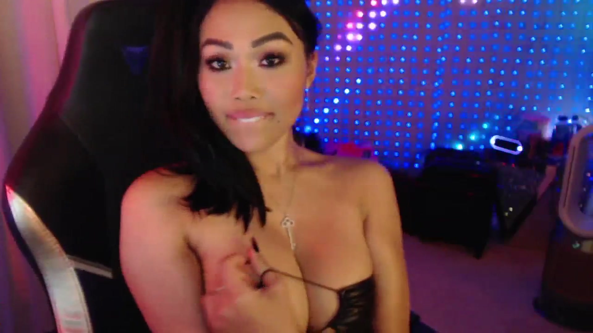 Gallery image thumbnail from SinCityVEE's myfreecams stream on, 09/03/2024, 11:37 image 15 of 20