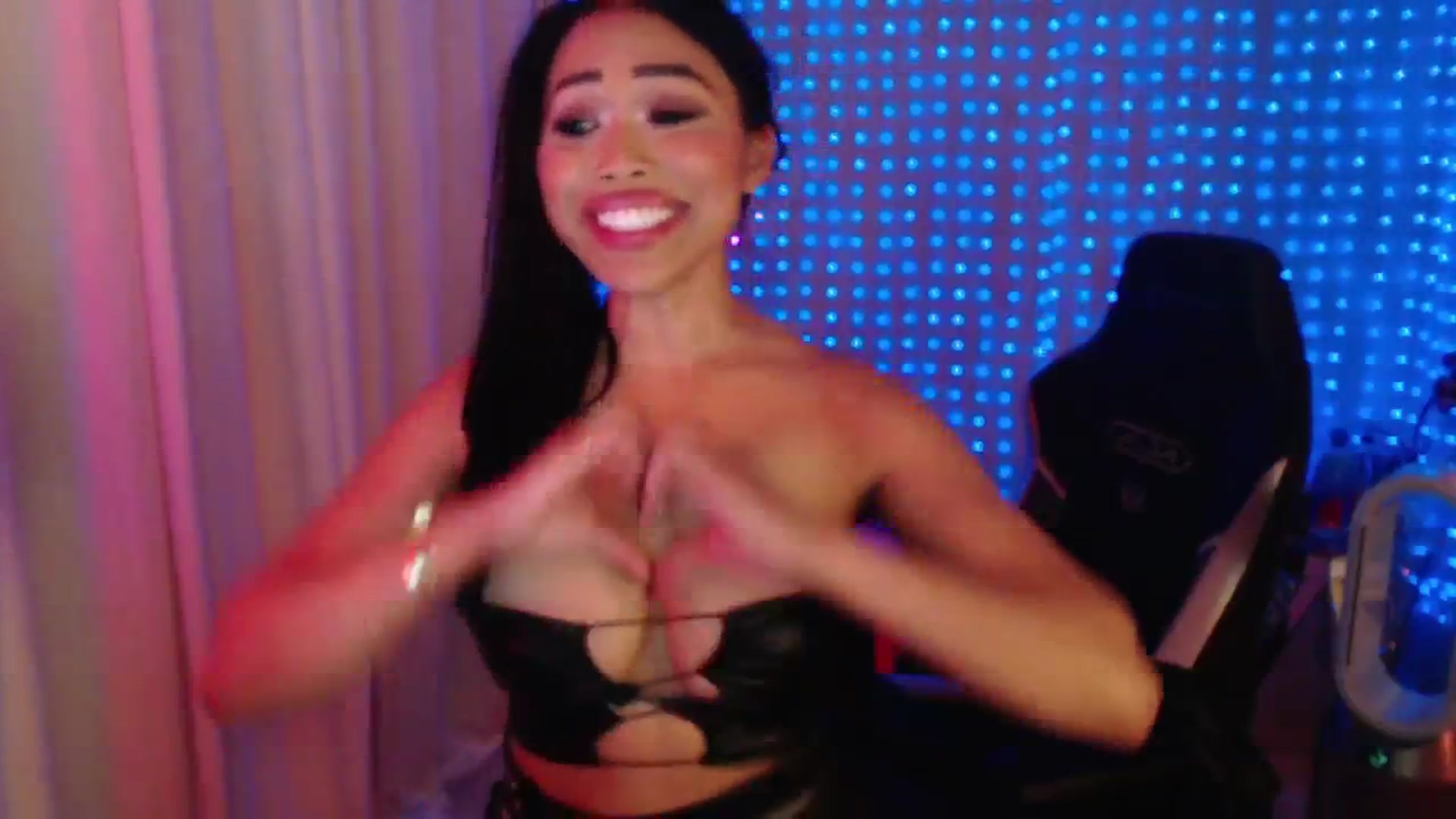 Gallery image thumbnail from SinCityVEE's myfreecams stream on, 09/03/2024, 11:37 image 7 of 20