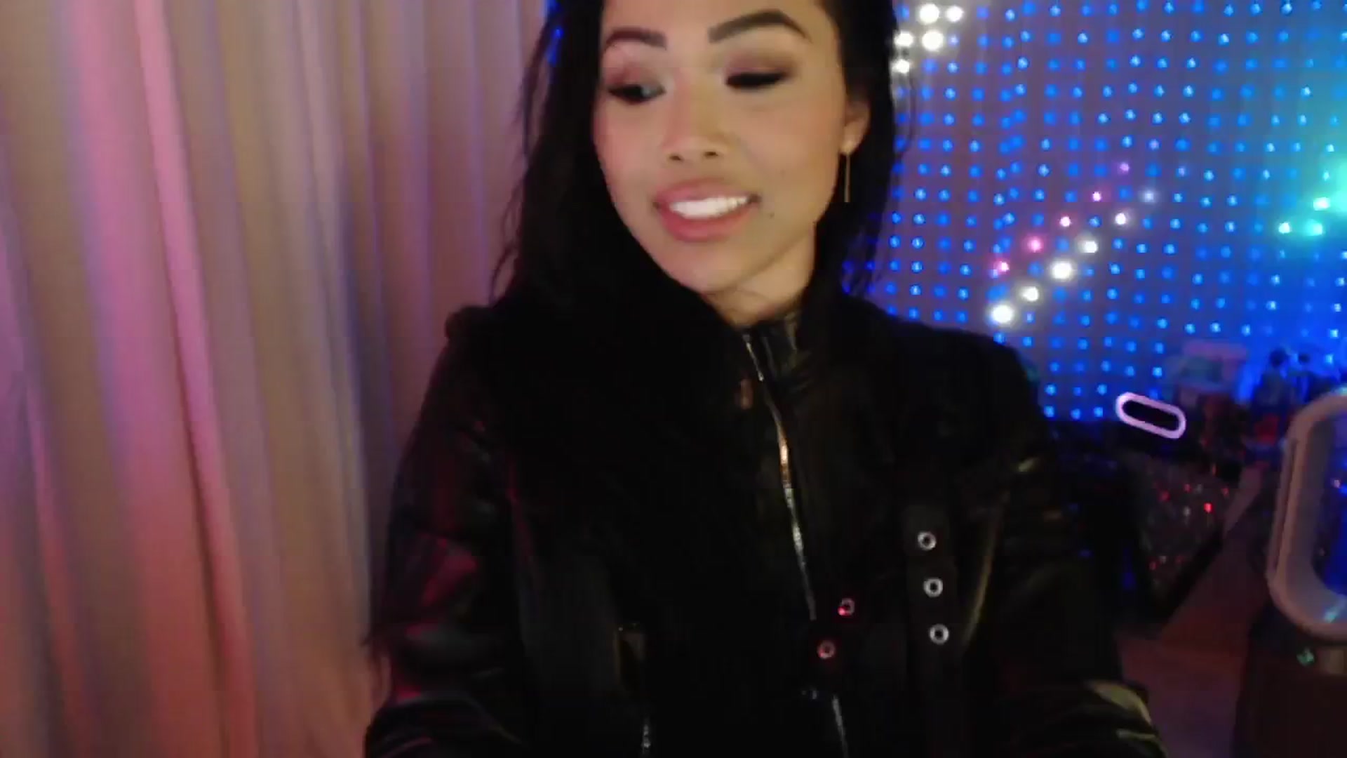 Gallery image thumbnail from SinCityVEE's myfreecams stream on, 09/03/2024, 11:43 image 19 of 20