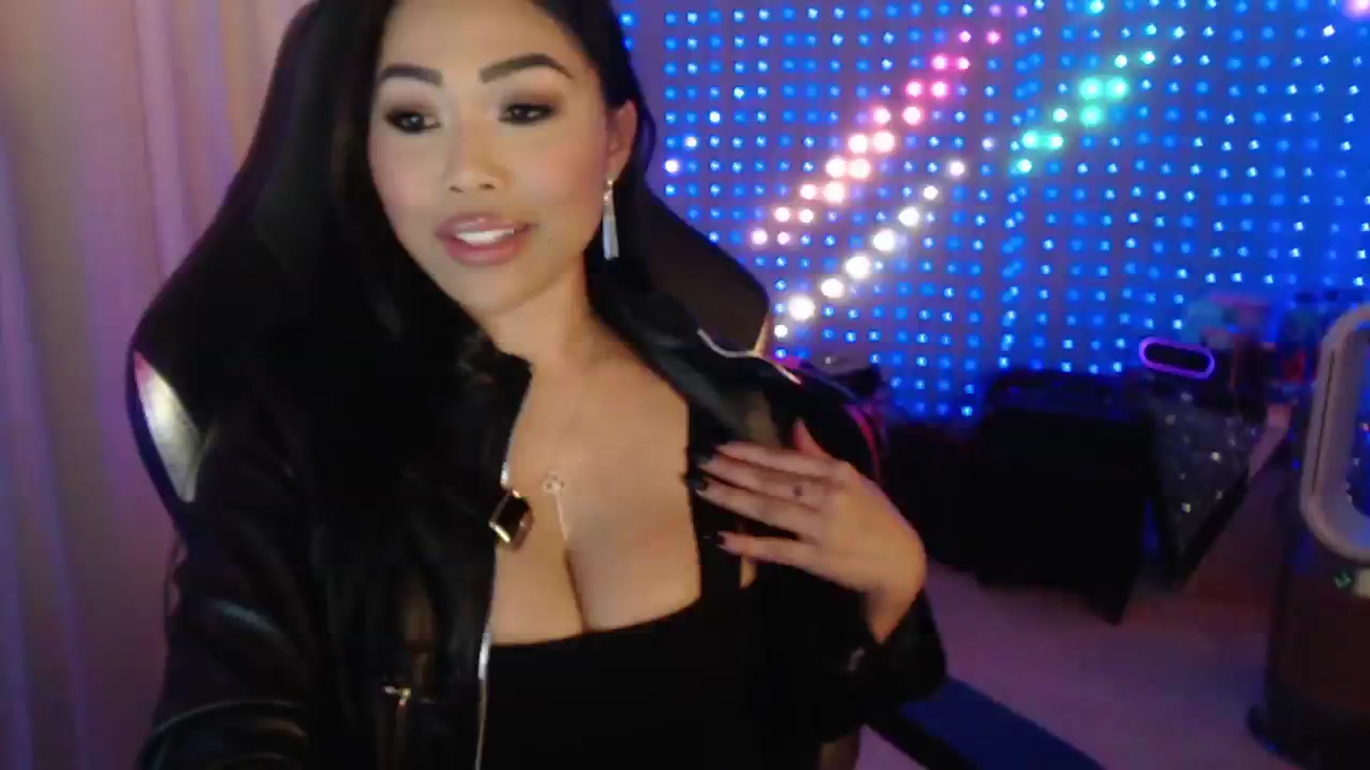 Gallery image thumbnail from SinCityVEE's myfreecams stream on, 09/04/2024, 10:39 image 2 of 20