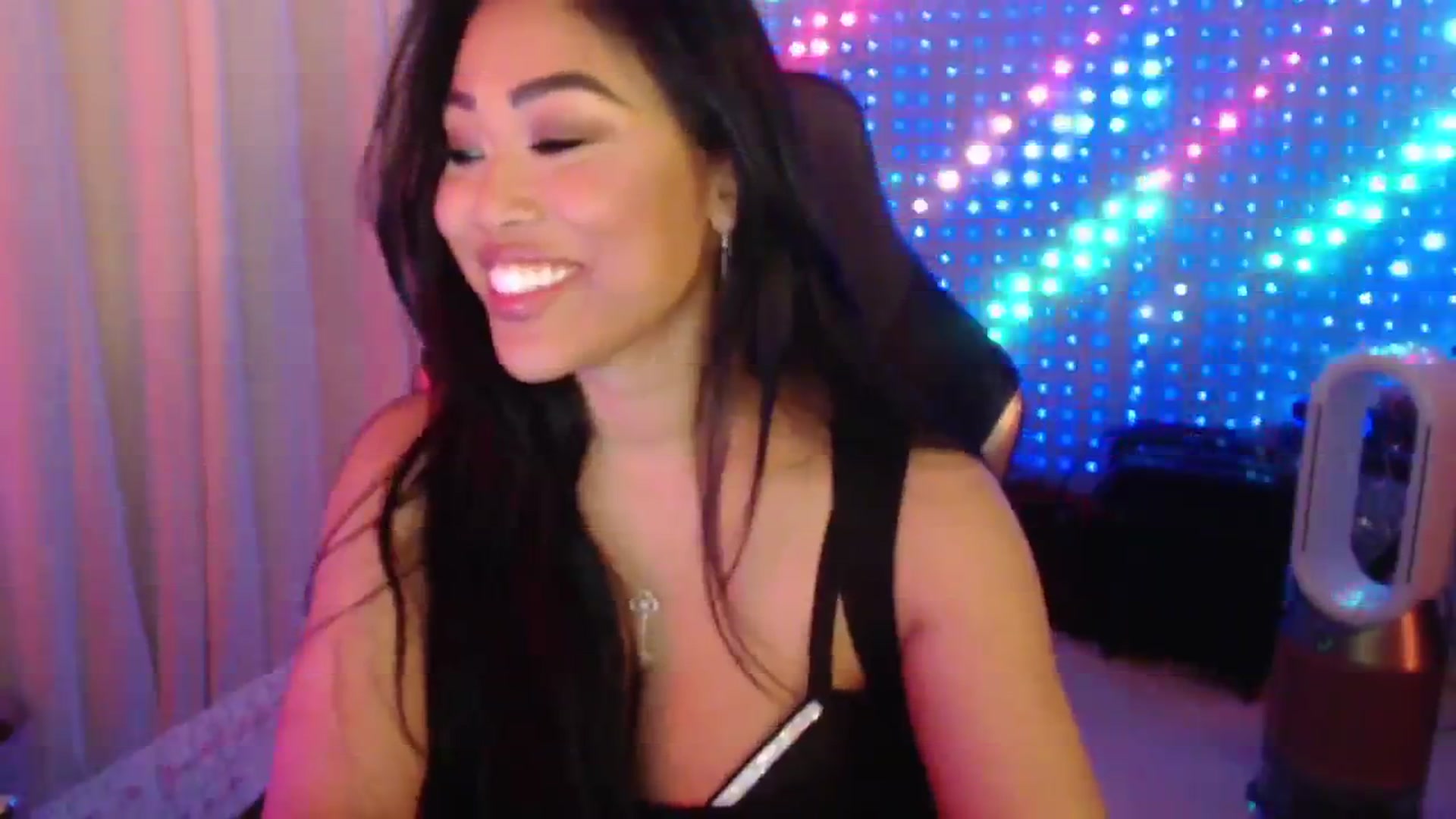 Gallery image thumbnail from SinCityVEE's myfreecams stream on, 09/05/2024, 10:40 image 6 of 20