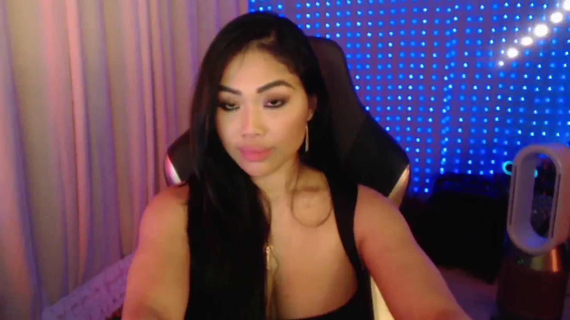 Gallery image thumbnail from SinCityVEE's myfreecams stream on, 09/05/2024, 10:40 image 19 of 20