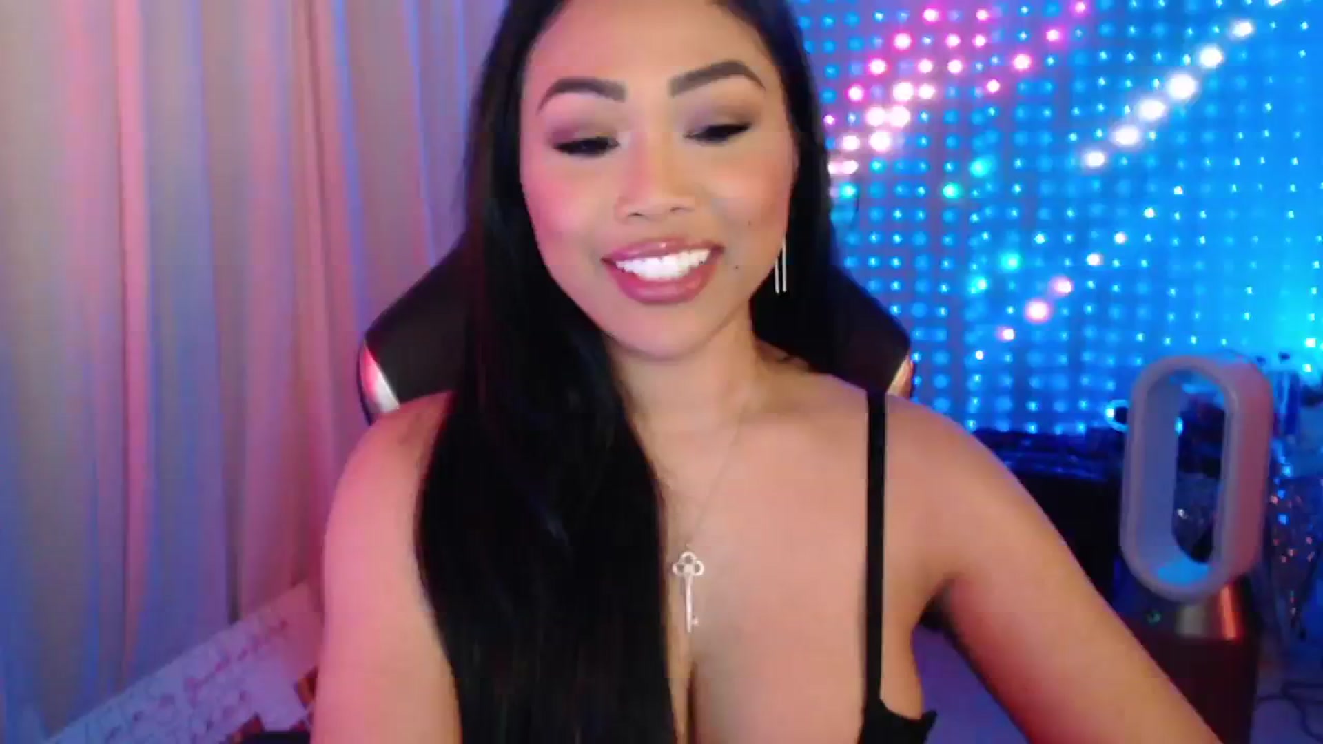 Gallery image thumbnail from SinCityVEE's myfreecams stream on, 09/06/2024, 10:50 image 4 of 20