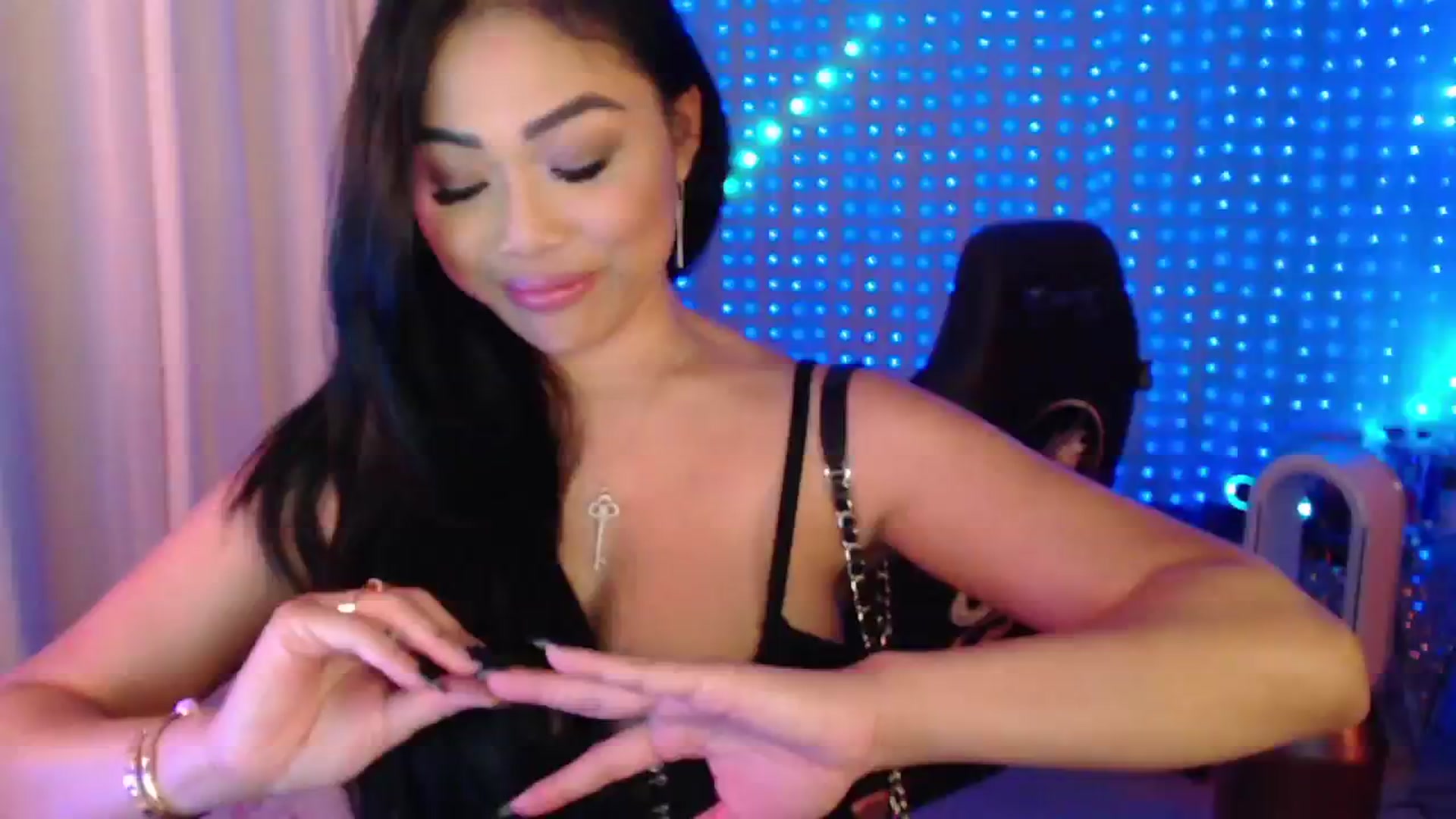 Gallery image thumbnail from SinCityVEE's myfreecams stream on, 09/06/2024, 10:50 image 9 of 20