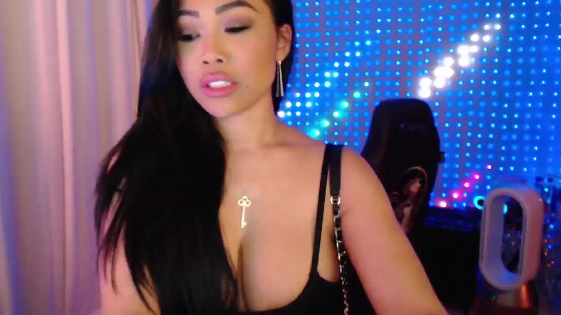 Gallery image thumbnail from SinCityVEE's myfreecams stream on, 09/06/2024, 10:50 image 10 of 20