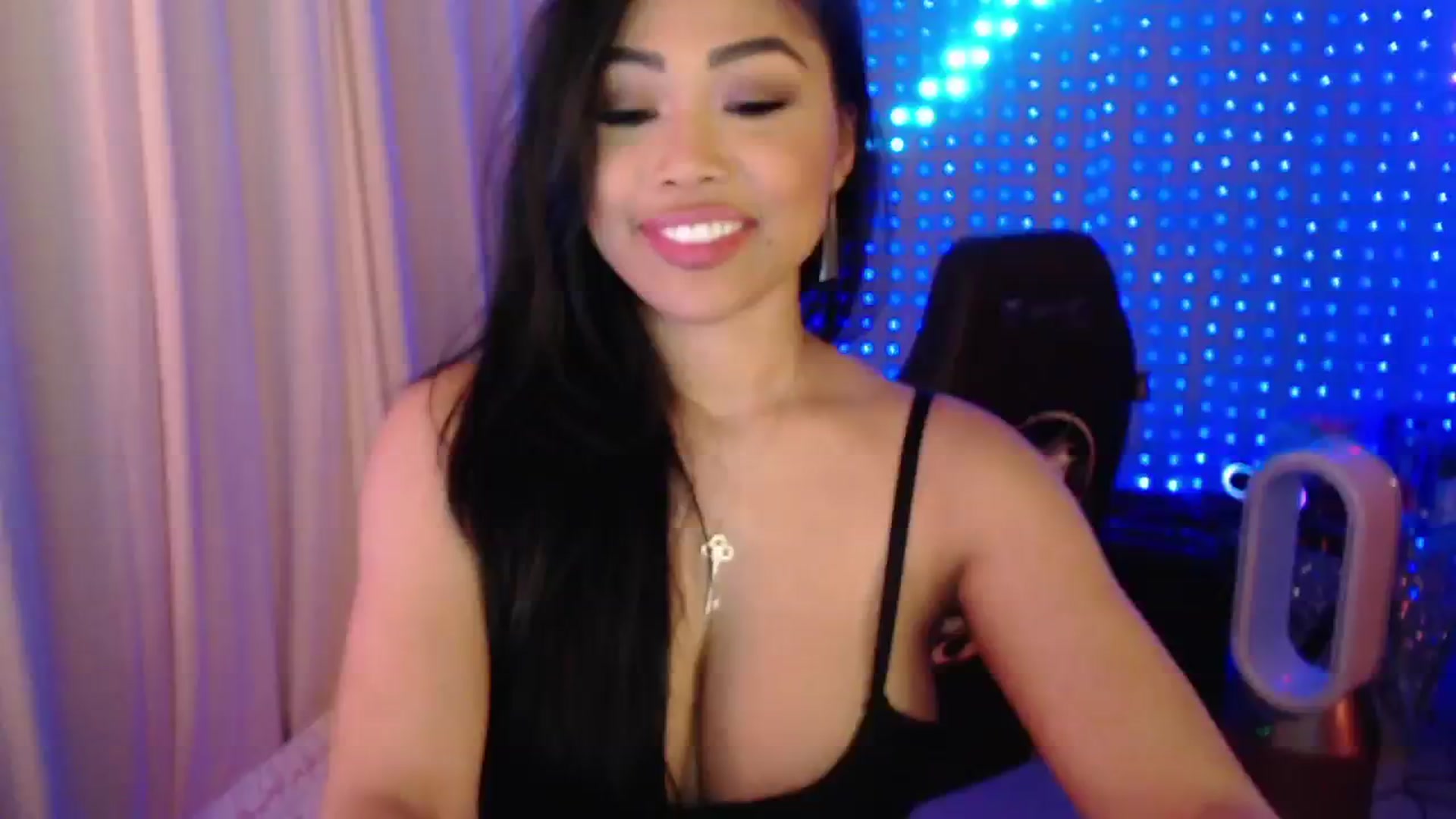 Gallery image thumbnail from SinCityVEE's myfreecams stream on, 09/06/2024, 10:50 image 11 of 20