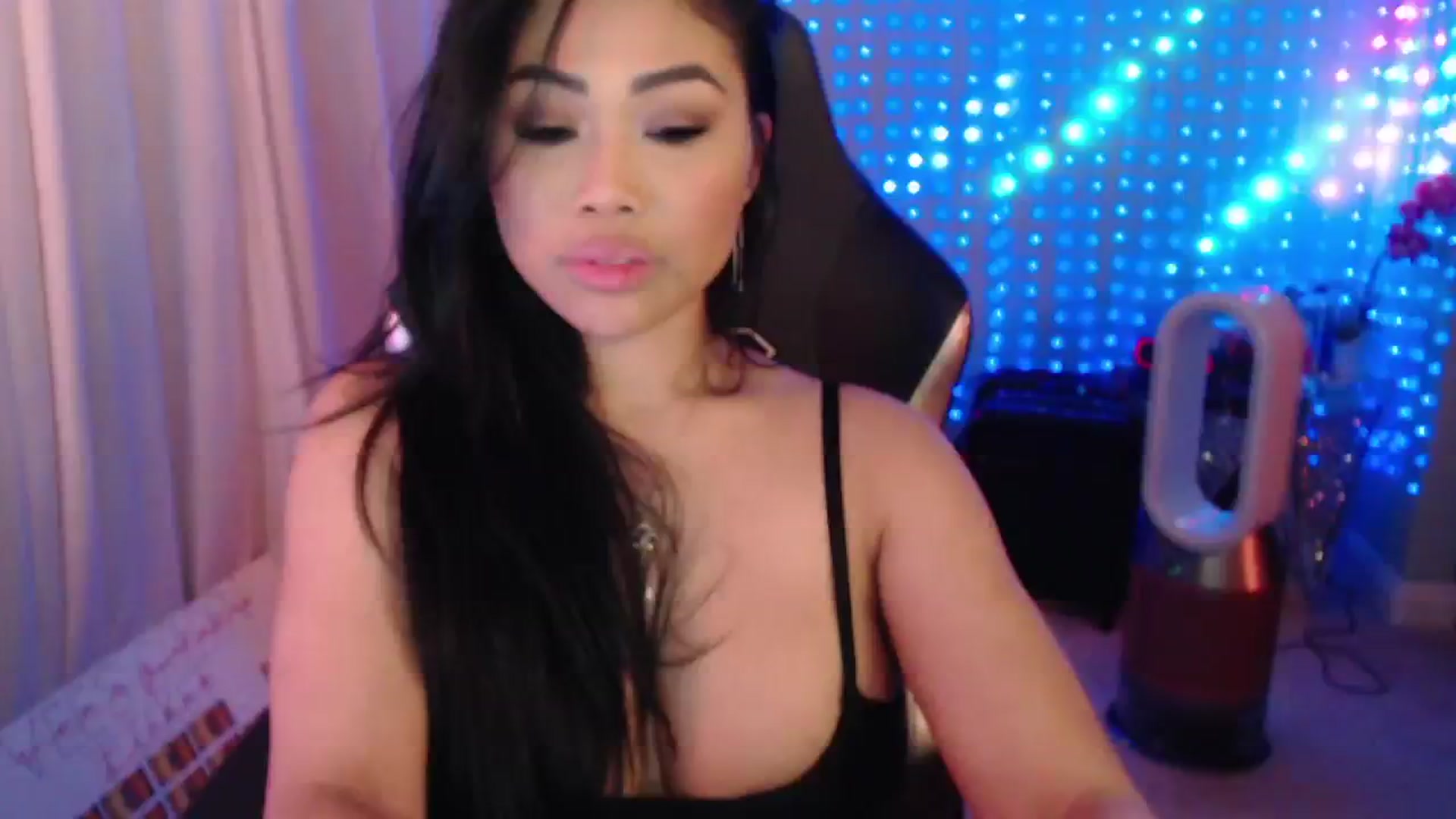 Gallery image thumbnail from SinCityVEE's myfreecams stream on, 09/06/2024, 10:50 image 14 of 20