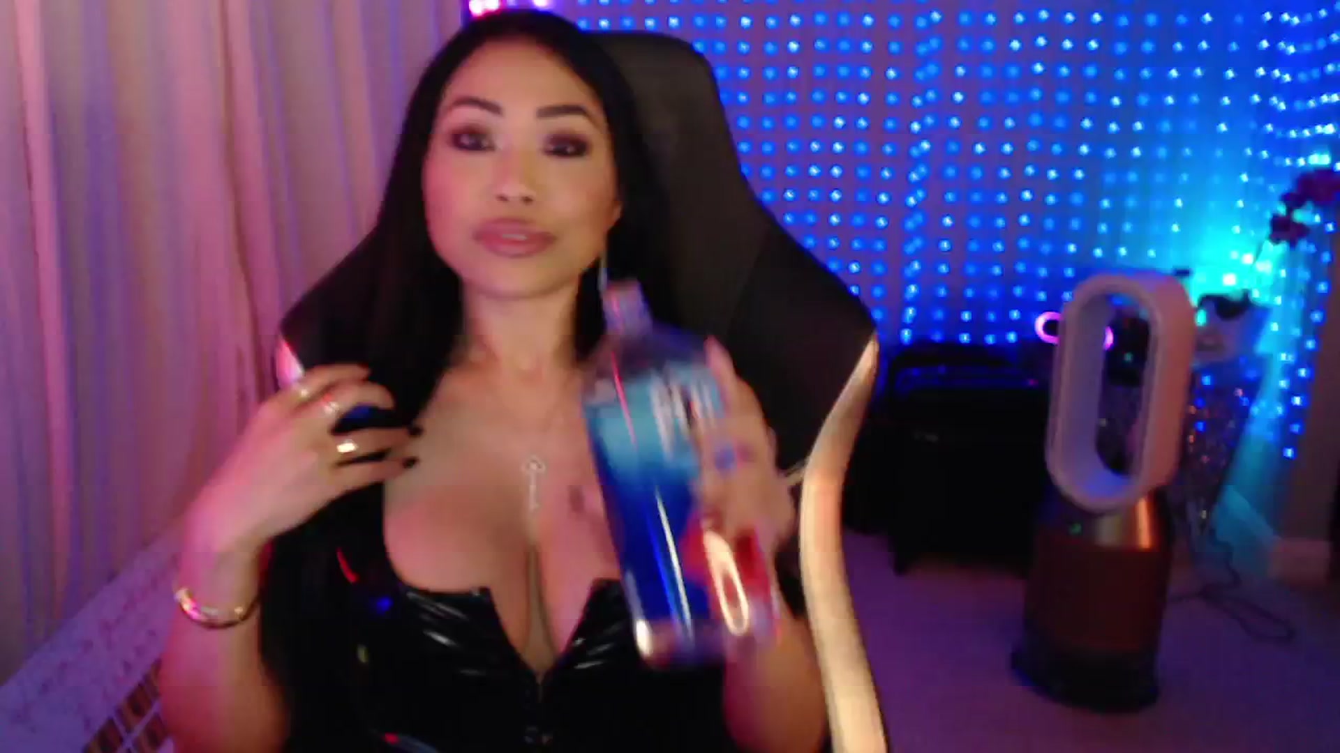 Gallery image thumbnail from SinCityVEE's myfreecams stream on, 09/07/2024, 05:22 image 17 of 20