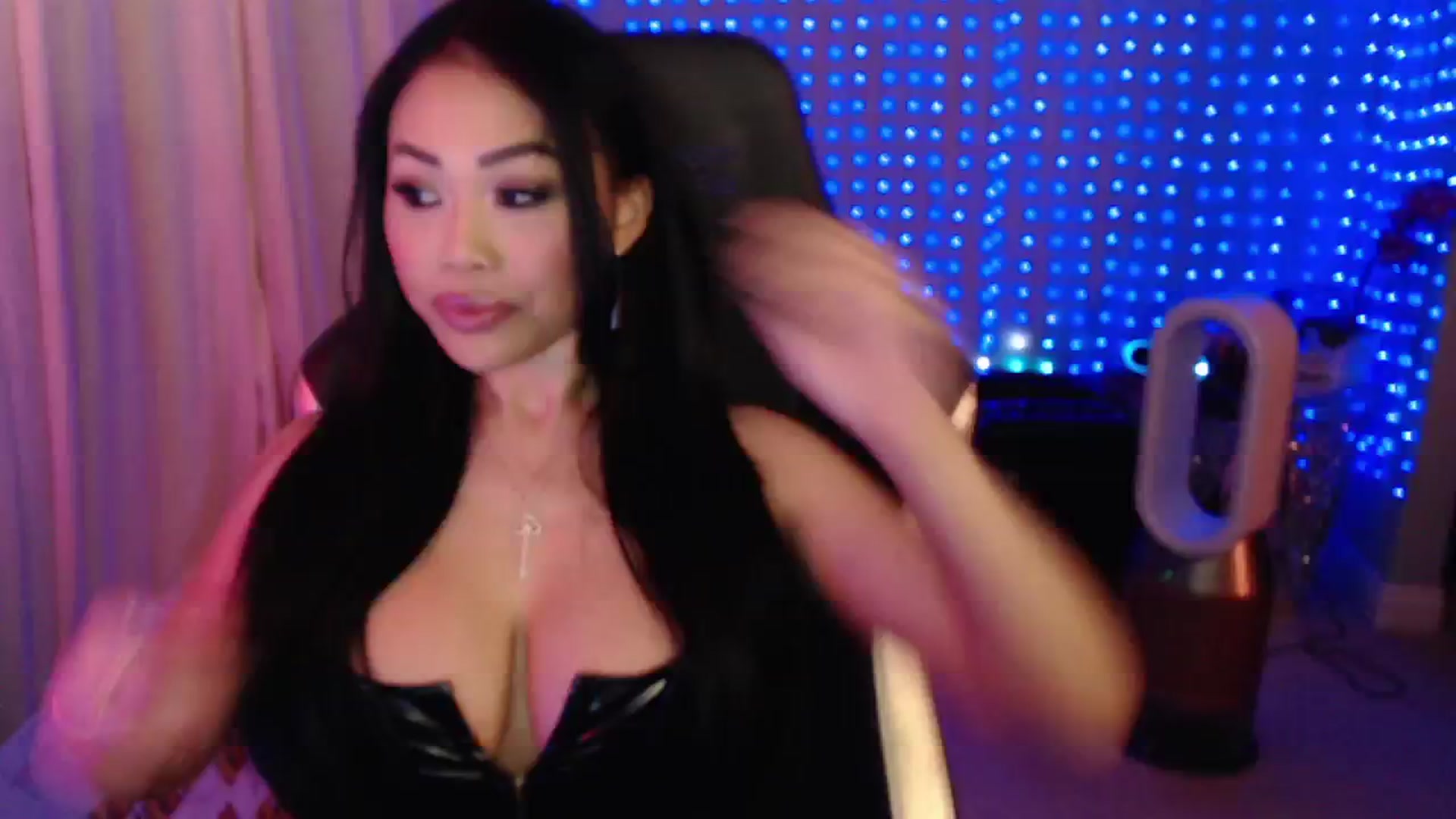 Gallery image thumbnail from SinCityVEE's myfreecams stream on, 09/07/2024, 05:22 image 9 of 20