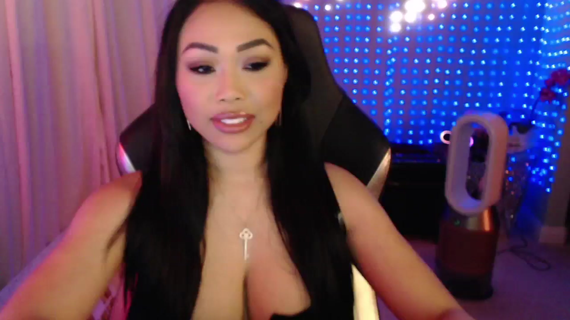 Gallery image thumbnail from SinCityVEE's myfreecams stream on, 09/07/2024, 05:22 image 12 of 20