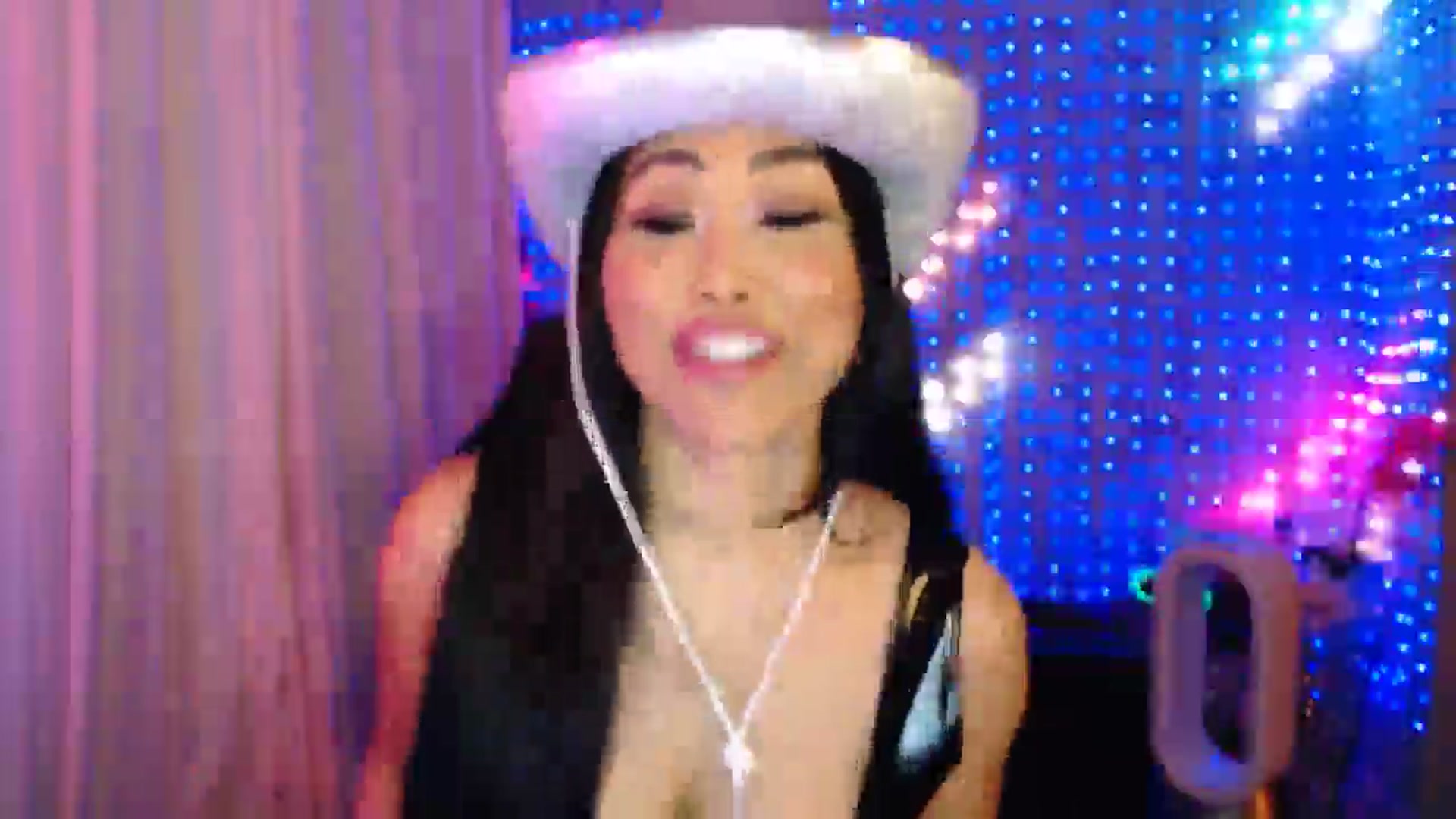 Gallery image thumbnail from SinCityVEE's myfreecams stream on, 09/07/2024, 06:59 image 15 of 20