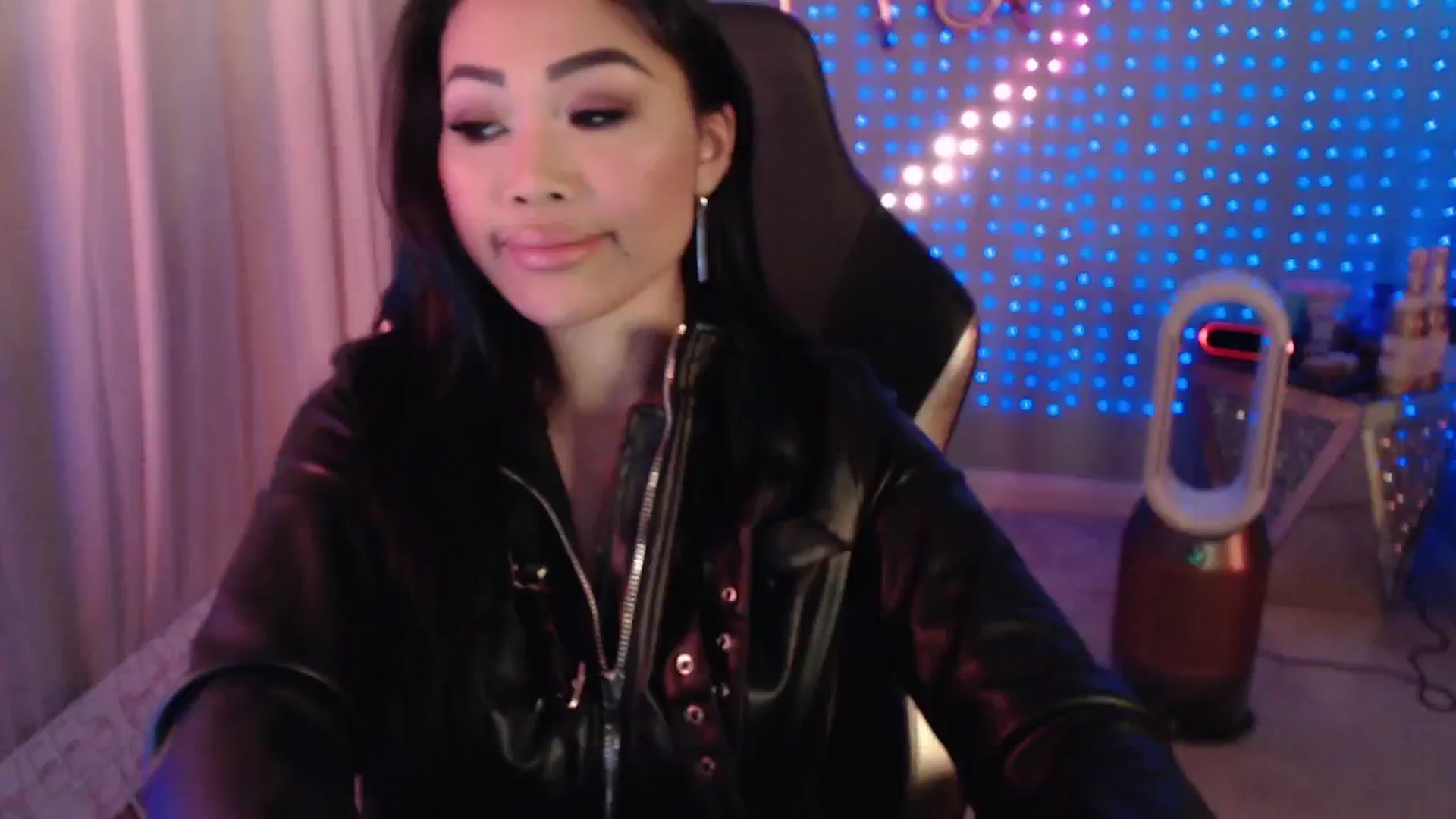 Gallery image thumbnail from SinCityVEE's myfreecams stream on, 09/11/2024, 08:11 image 6 of 20