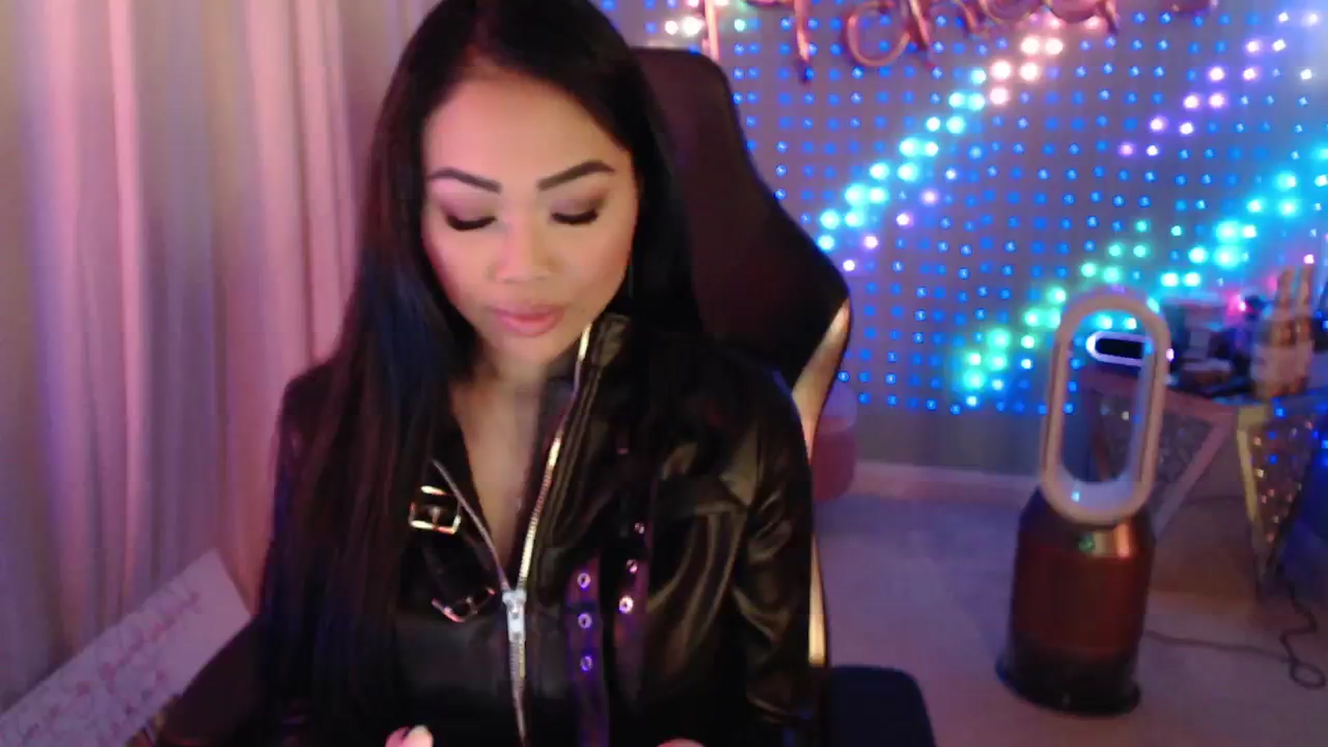 Gallery image thumbnail from SinCityVEE's myfreecams stream on, 09/11/2024, 08:11 image 3 of 20
