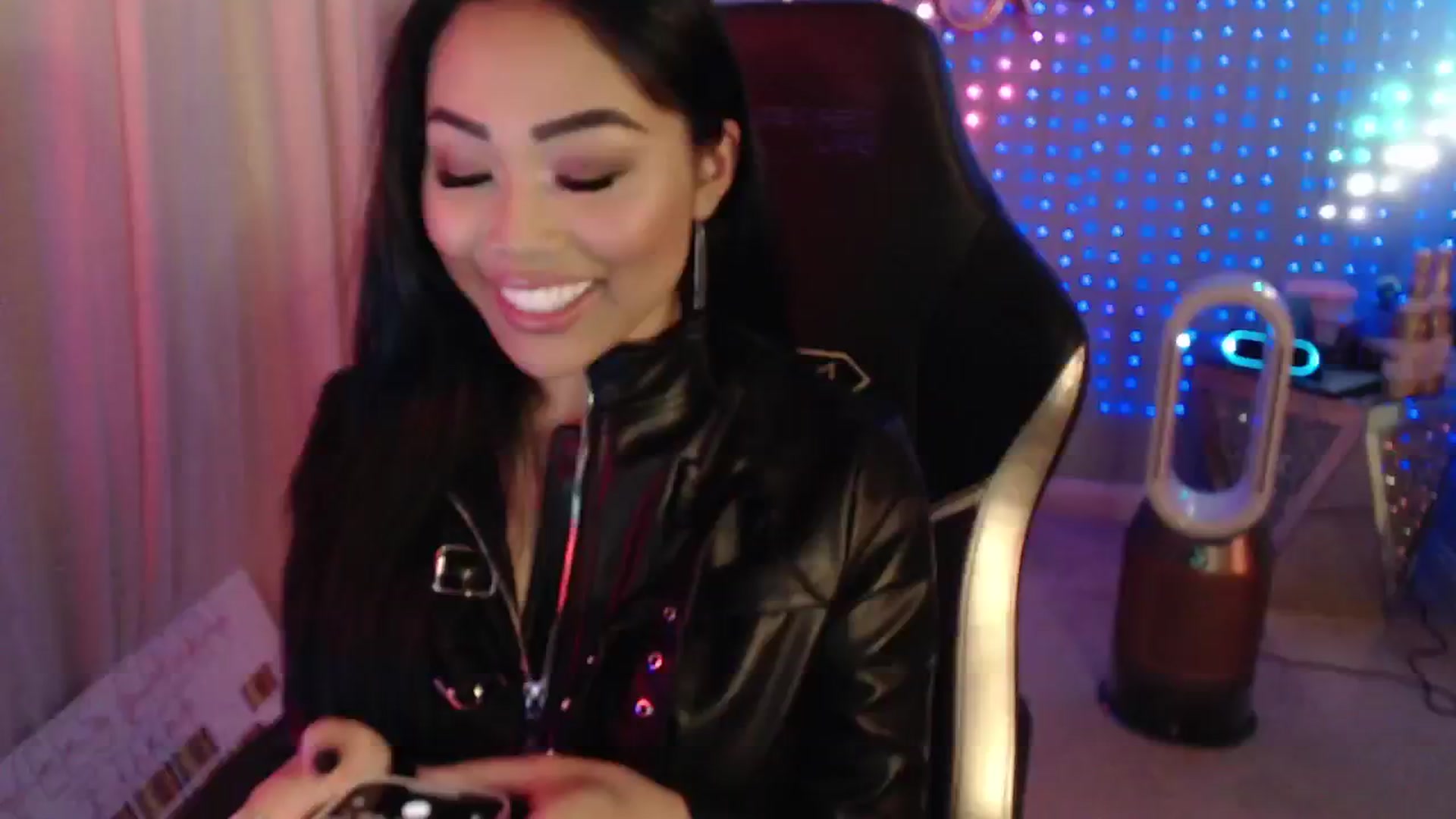 Gallery image thumbnail from SinCityVEE's myfreecams stream on, 09/11/2024, 08:11 image 12 of 20
