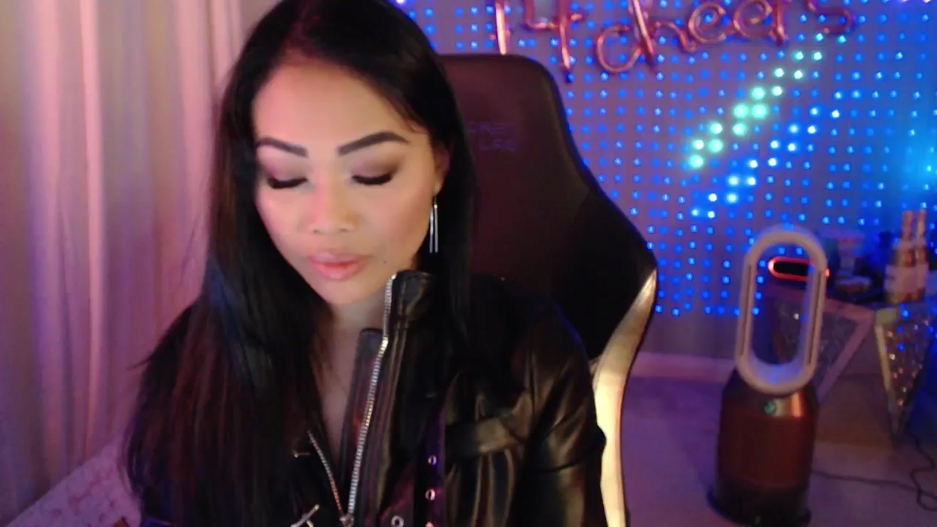 Gallery image thumbnail from SinCityVEE's myfreecams stream on, 09/11/2024, 08:11 image 5 of 20