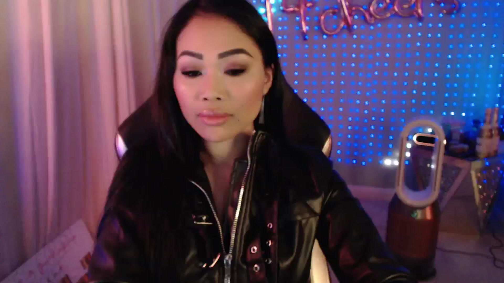 Gallery image thumbnail from SinCityVEE's myfreecams stream on, 09/11/2024, 08:11 image 4 of 20