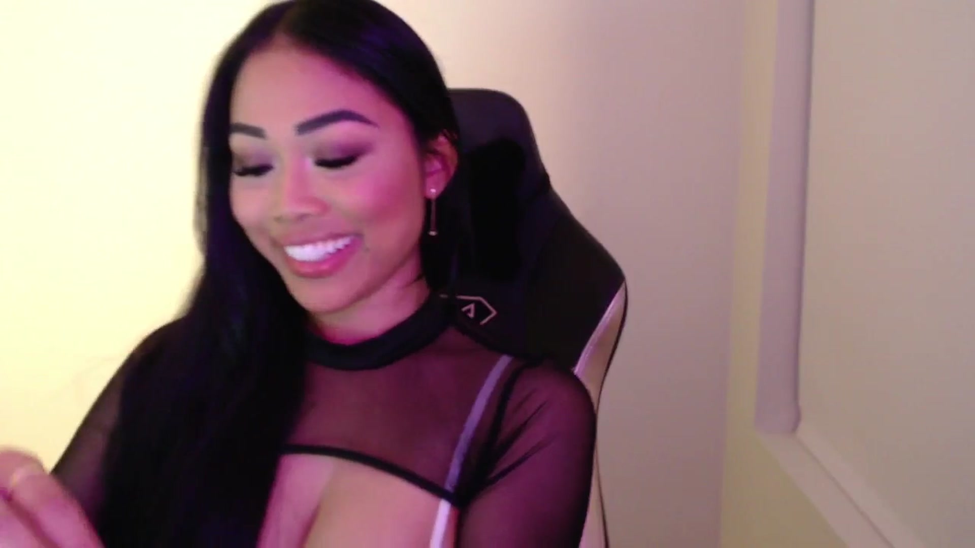 Gallery image thumbnail from SinCityVEE's myfreecams stream on, 09/14/2024, 09:19 image 17 of 20