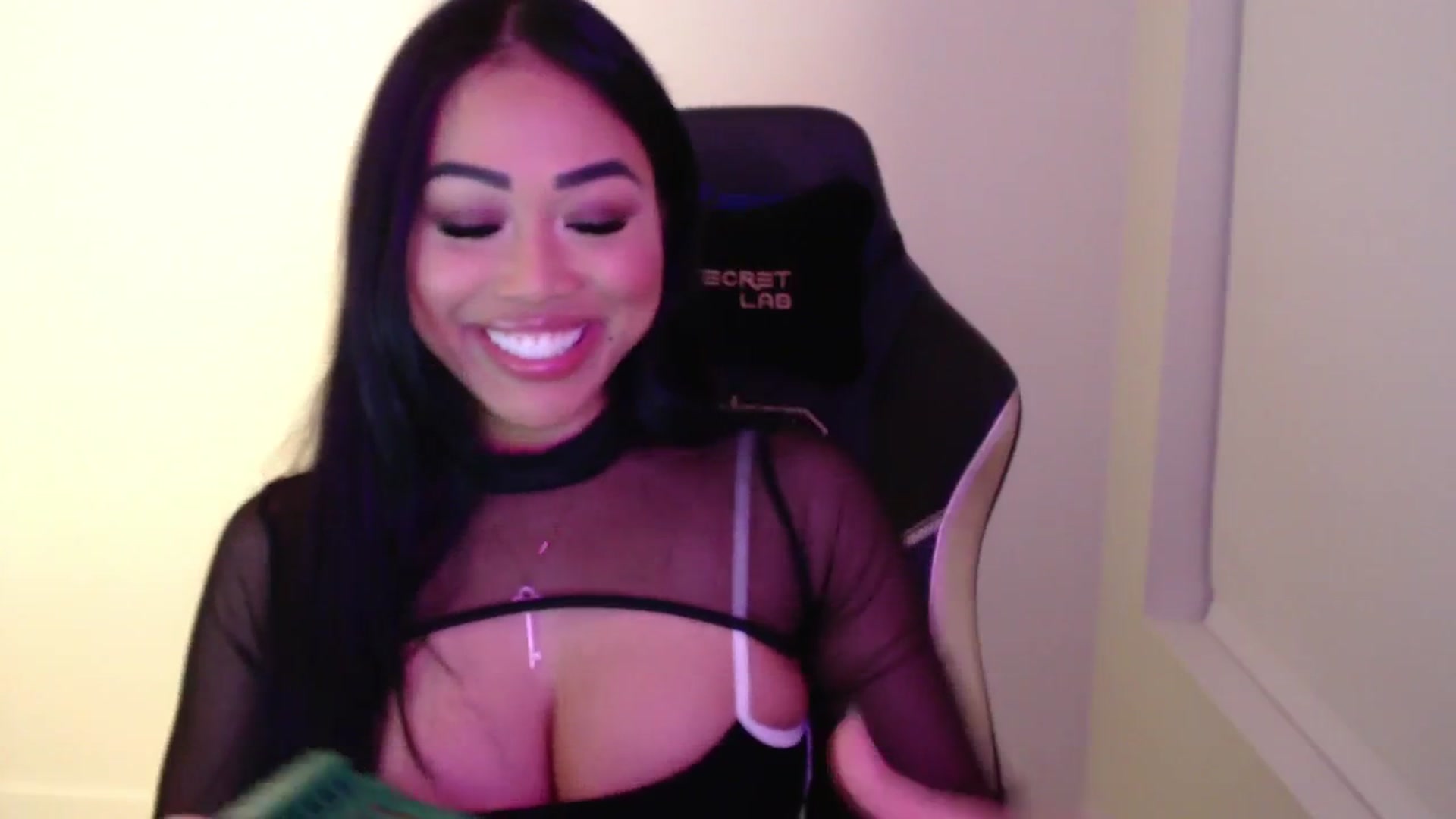 Gallery image thumbnail from SinCityVEE's myfreecams stream on, 09/14/2024, 09:19 image 14 of 20