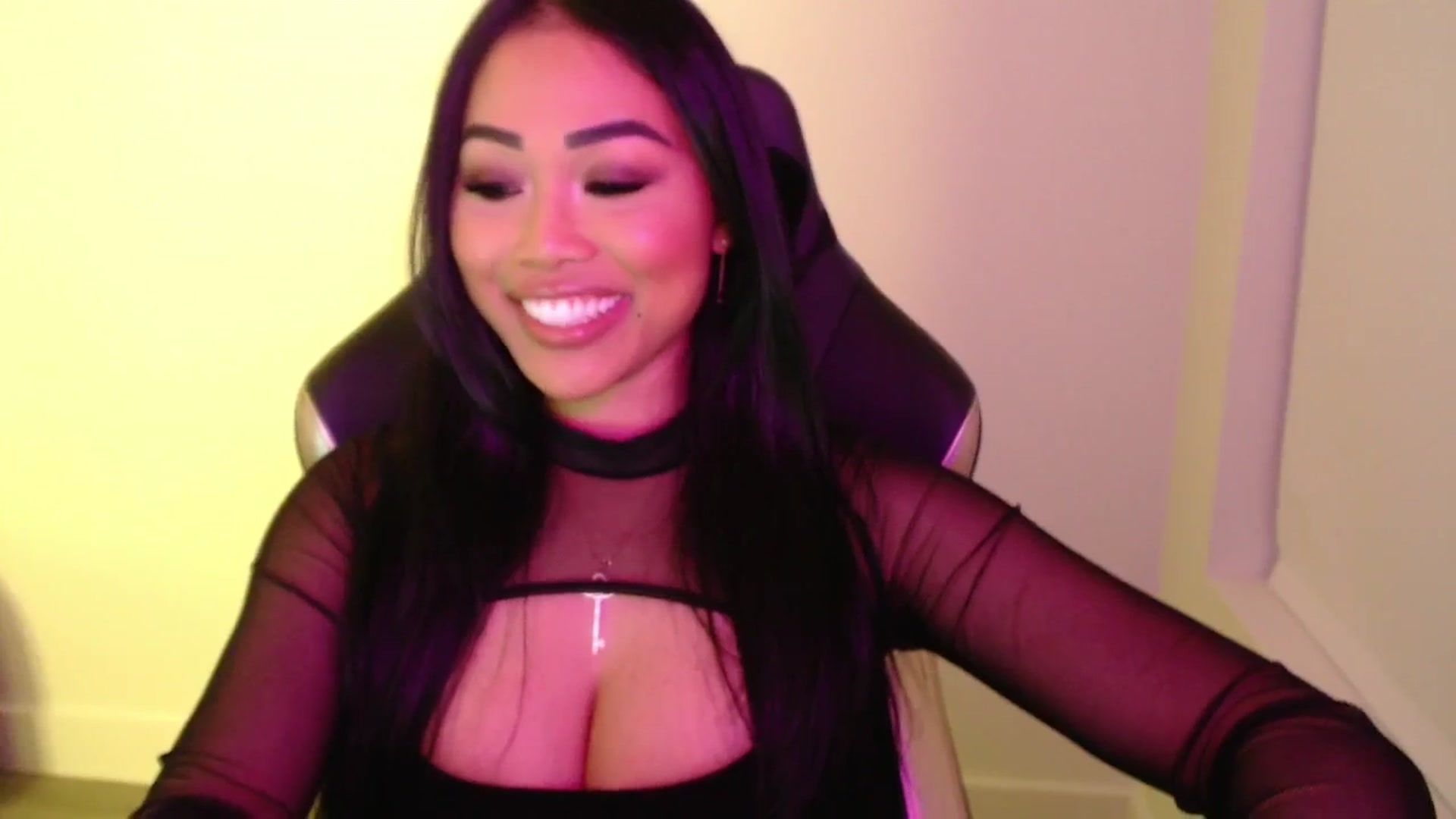 Gallery image thumbnail from SinCityVEE's myfreecams stream on, 09/14/2024, 10:05 image 6 of 20