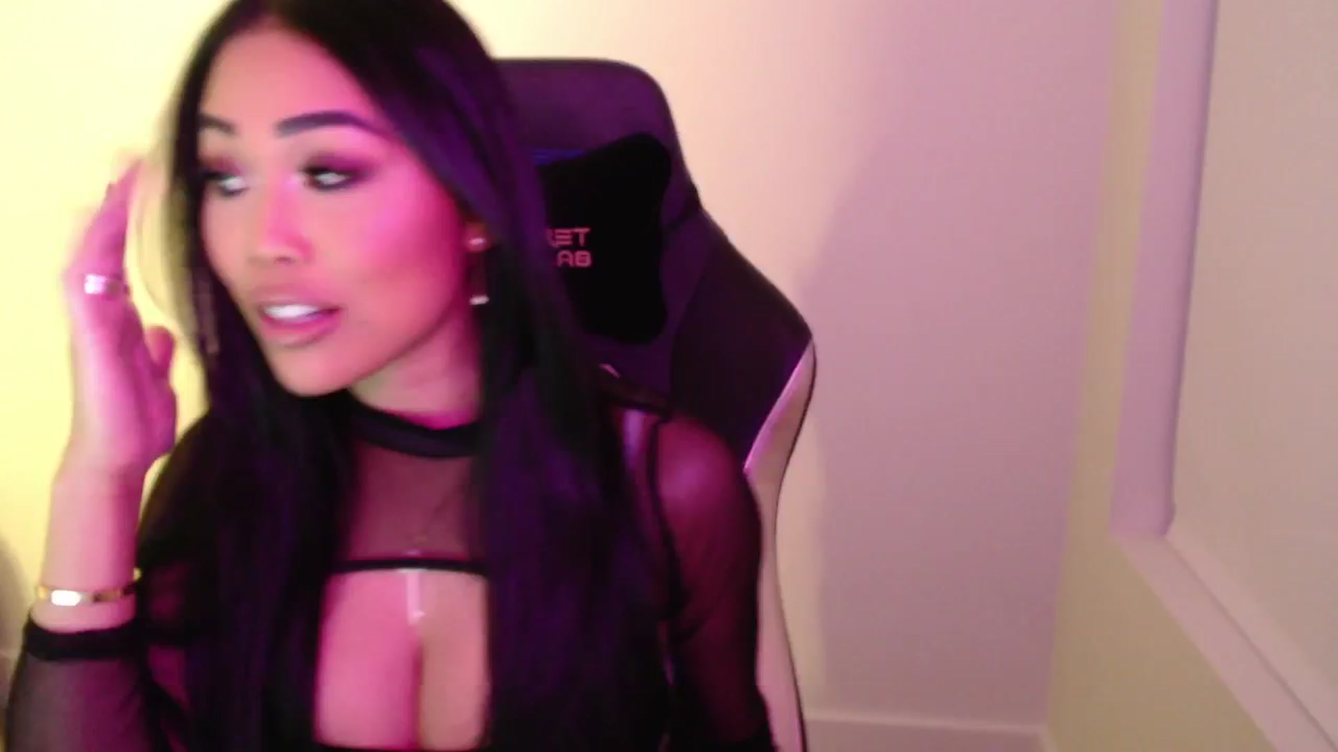 Gallery image thumbnail from SinCityVEE's myfreecams stream on, 09/14/2024, 10:05 image 1 of 20