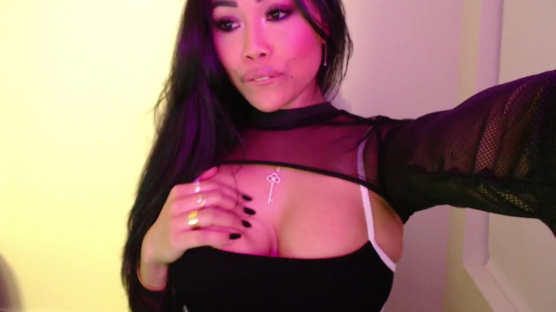Gallery image thumbnail from SinCityVEE's myfreecams stream on, 09/14/2024, 10:05 image 13 of 20
