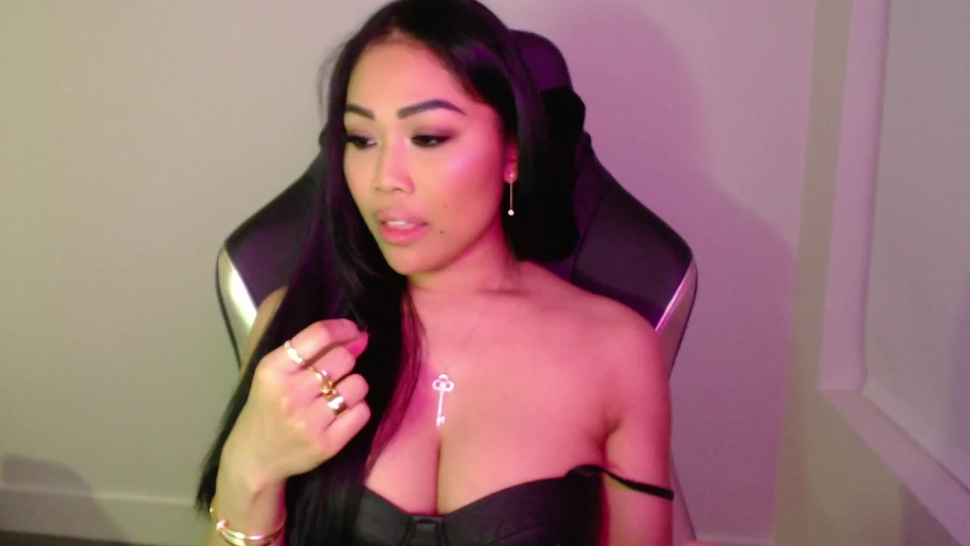 Gallery image thumbnail from SinCityVEE's myfreecams stream on, 09/15/2024, 08:53 image 9 of 20