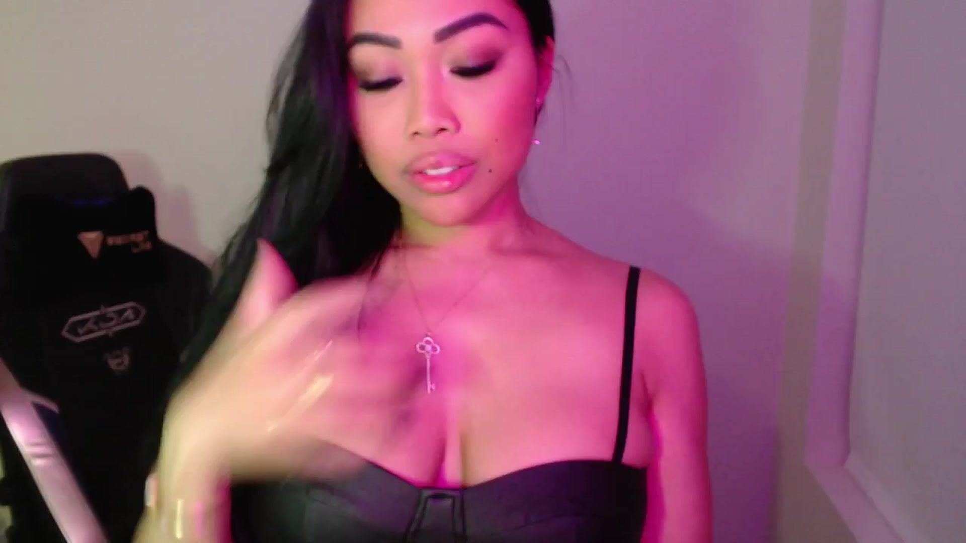 Gallery image thumbnail from SinCityVEE's myfreecams stream on, 09/15/2024, 08:53 image 19 of 20