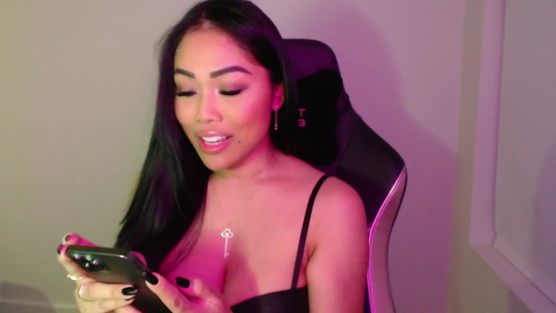 Gallery image thumbnail from SinCityVEE's myfreecams stream on, 09/15/2024, 08:53 image 14 of 20