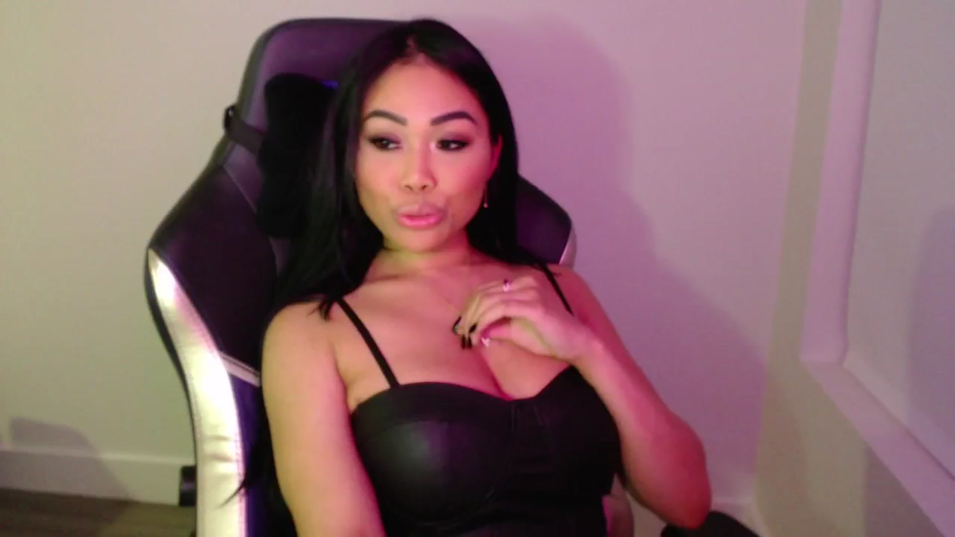 Gallery image thumbnail from SinCityVEE's myfreecams stream on, 09/15/2024, 08:53 image 2 of 20