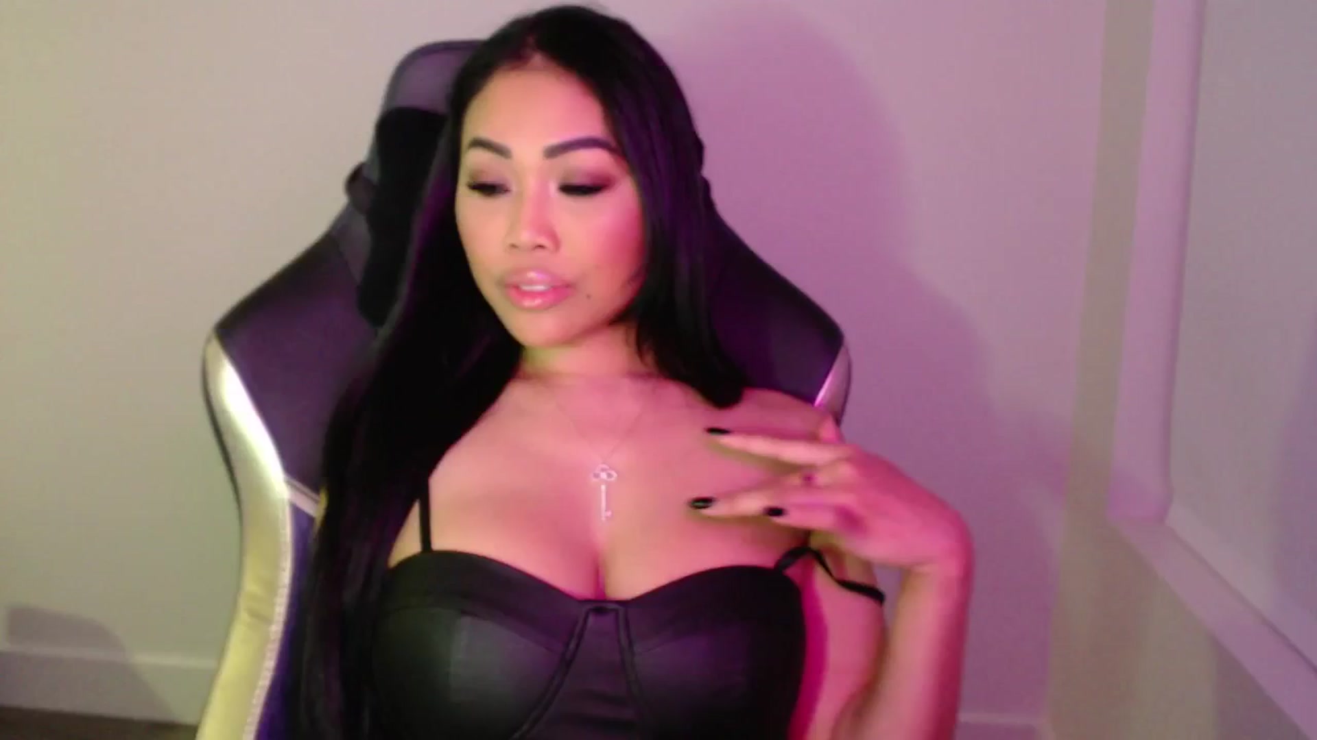 Gallery image thumbnail from SinCityVEE's myfreecams stream on, 09/15/2024, 08:53 image 16 of 20