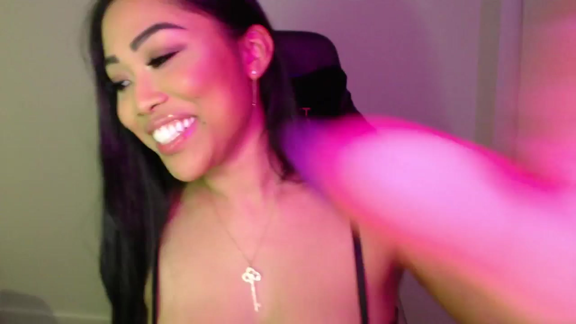 Gallery image thumbnail from SinCityVEE's myfreecams stream on, 09/15/2024, 08:53 image 13 of 20
