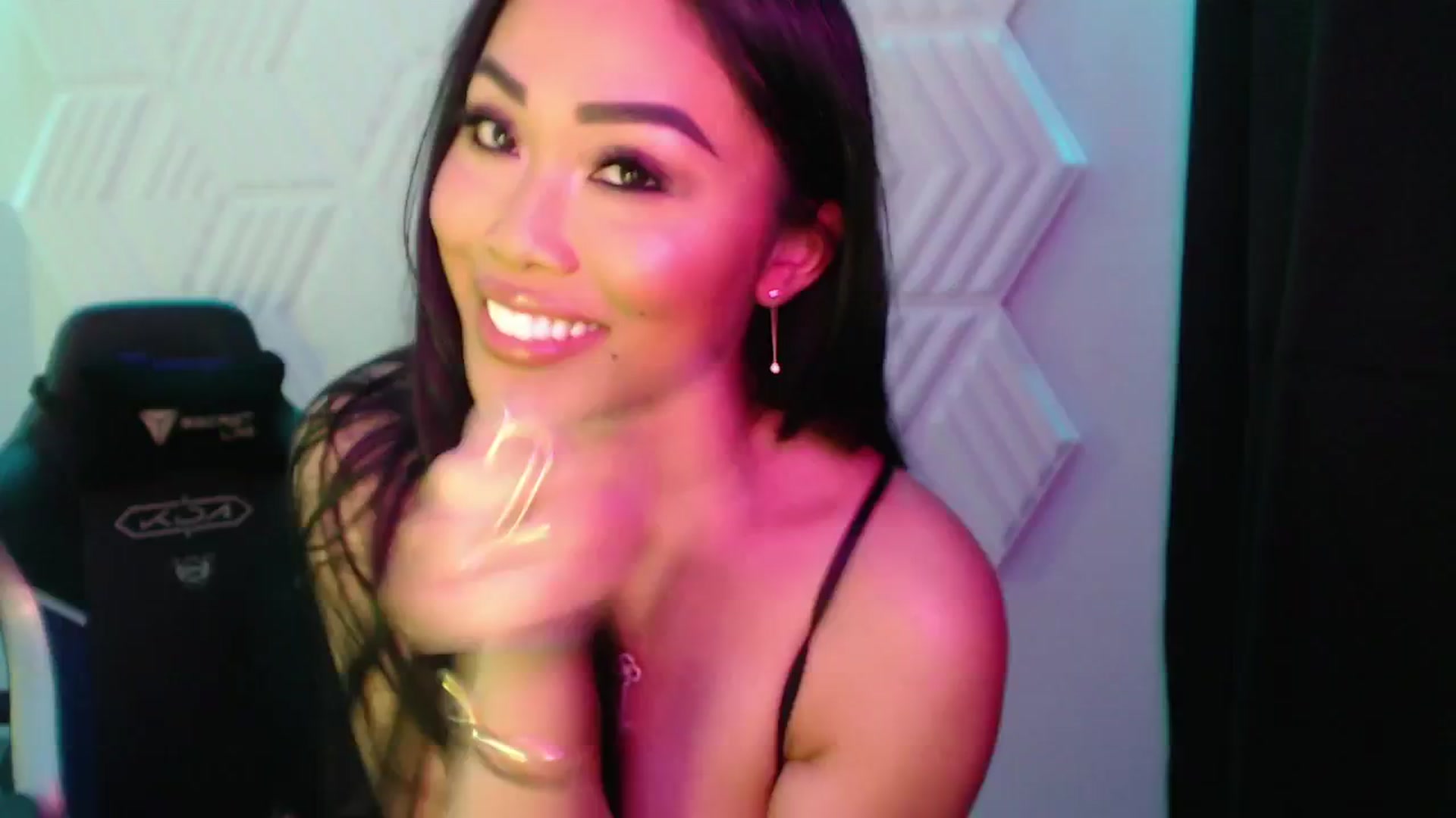 Gallery image thumbnail from SinCityVEE's myfreecams stream on, 09/21/2024, 05:54 image 15 of 20