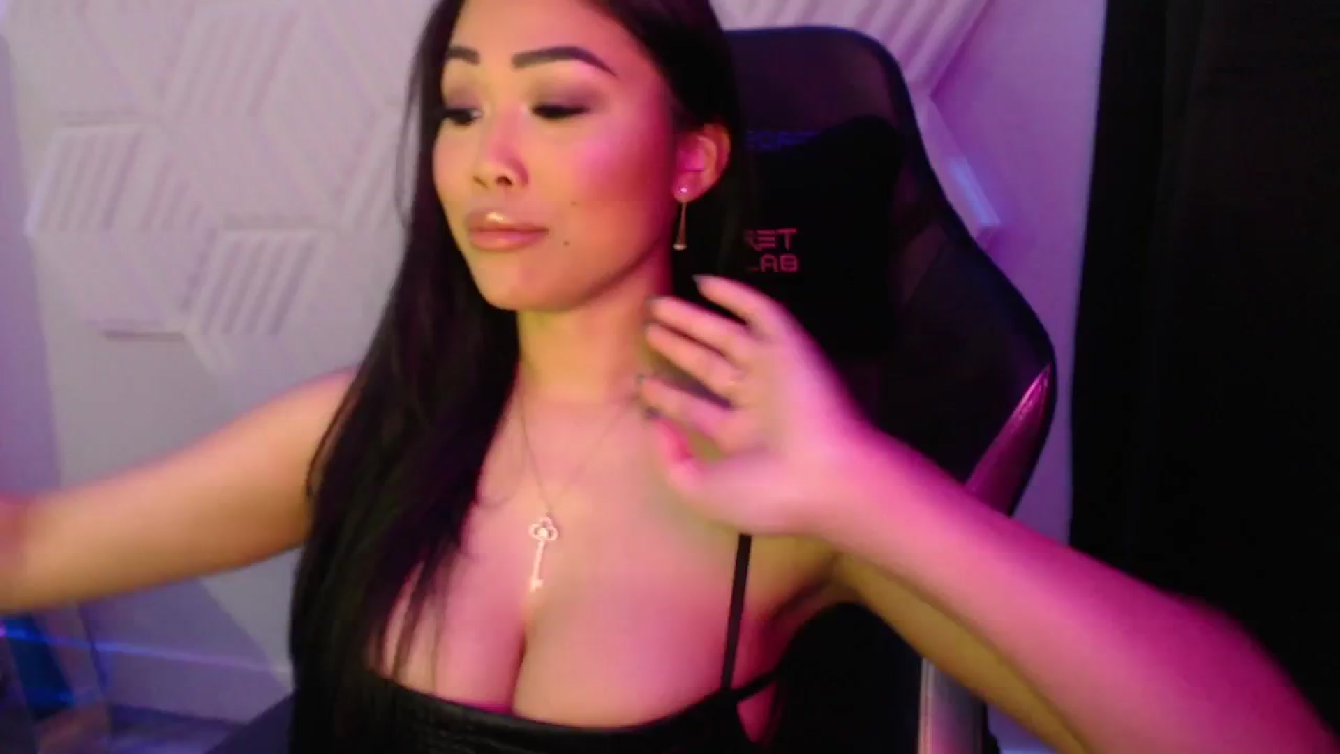 Gallery image thumbnail from SinCityVEE's myfreecams stream on, 09/21/2024, 05:54 image 12 of 20